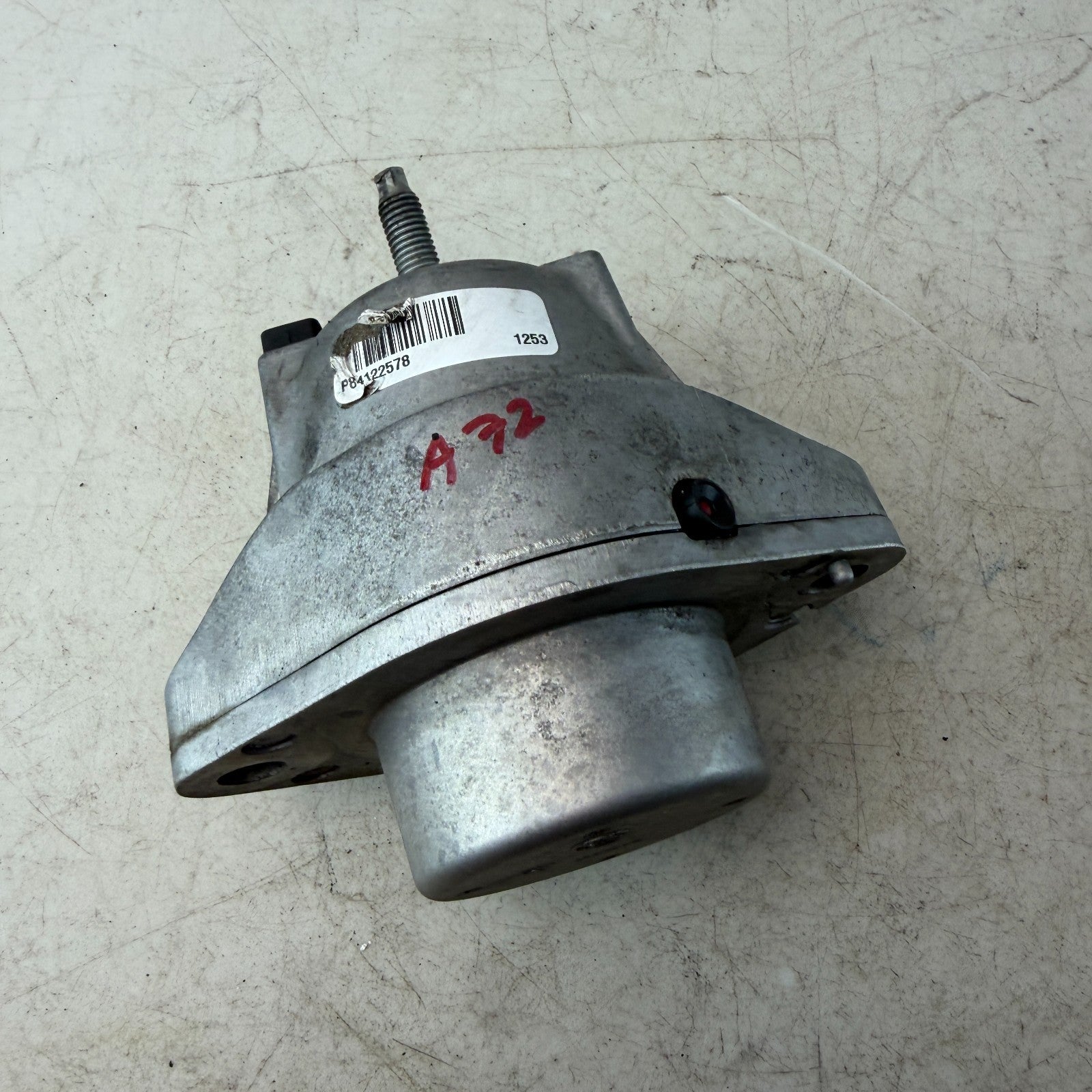 2017-2024 CHEVY CAMARO FRONT RIGHT PASSENGER SIDE ENGINE MOTOR MOUNT 84122578