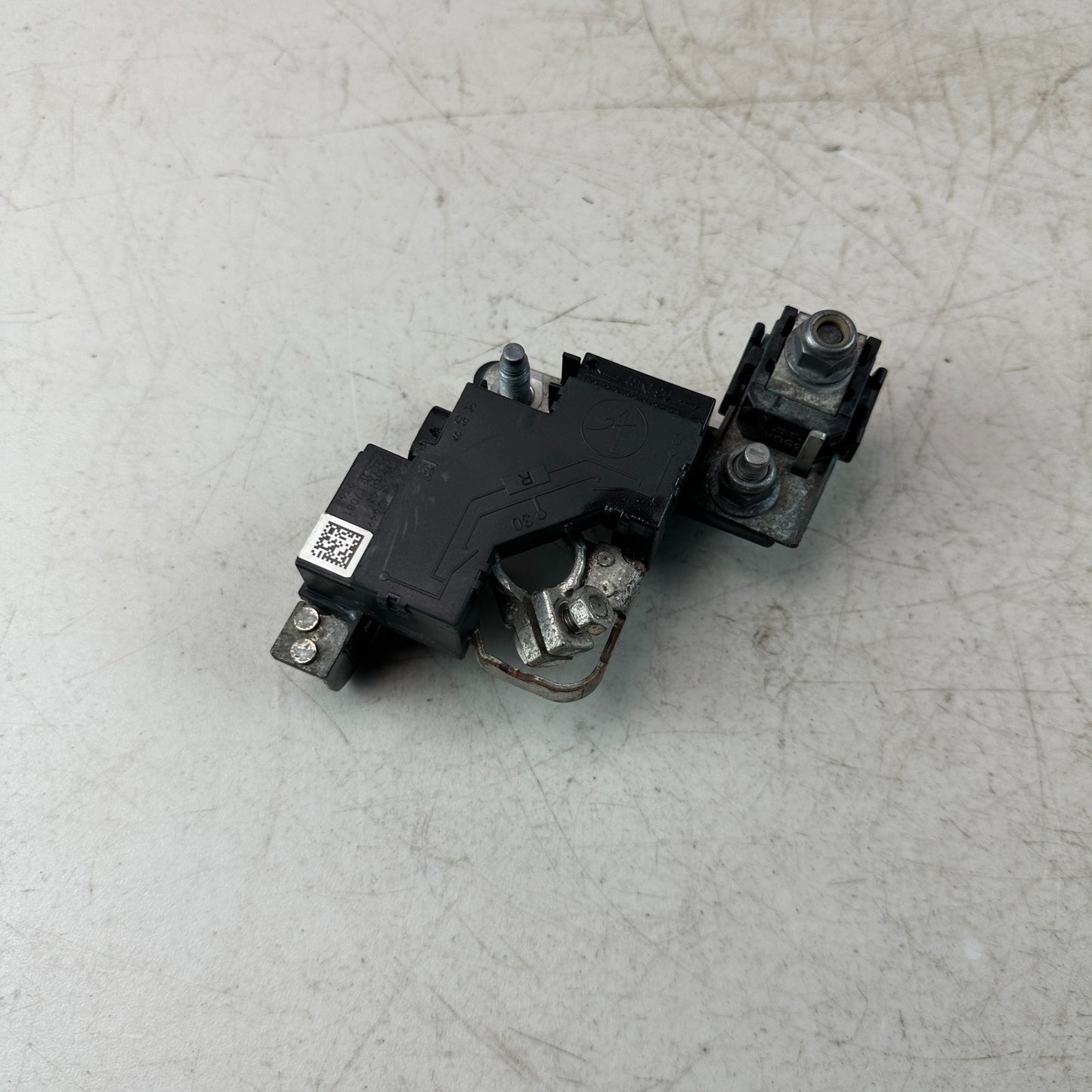 2015-2021 MERCEDES C300 BATTERY TERMINAL CURRENT SENSOR CONNECTOR A2469067901