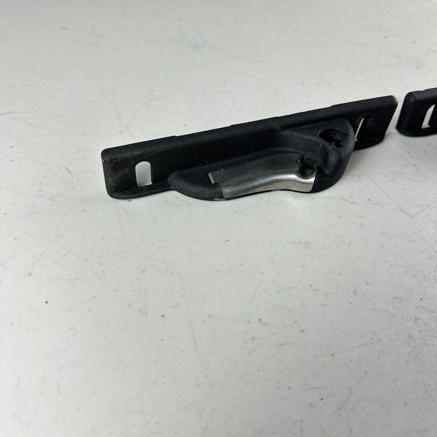 05-13 CHEVROLET CORVETTE FRONT LEFT & RIGHT TOP RAIL FOLDING LATCH STRIKERS OEM