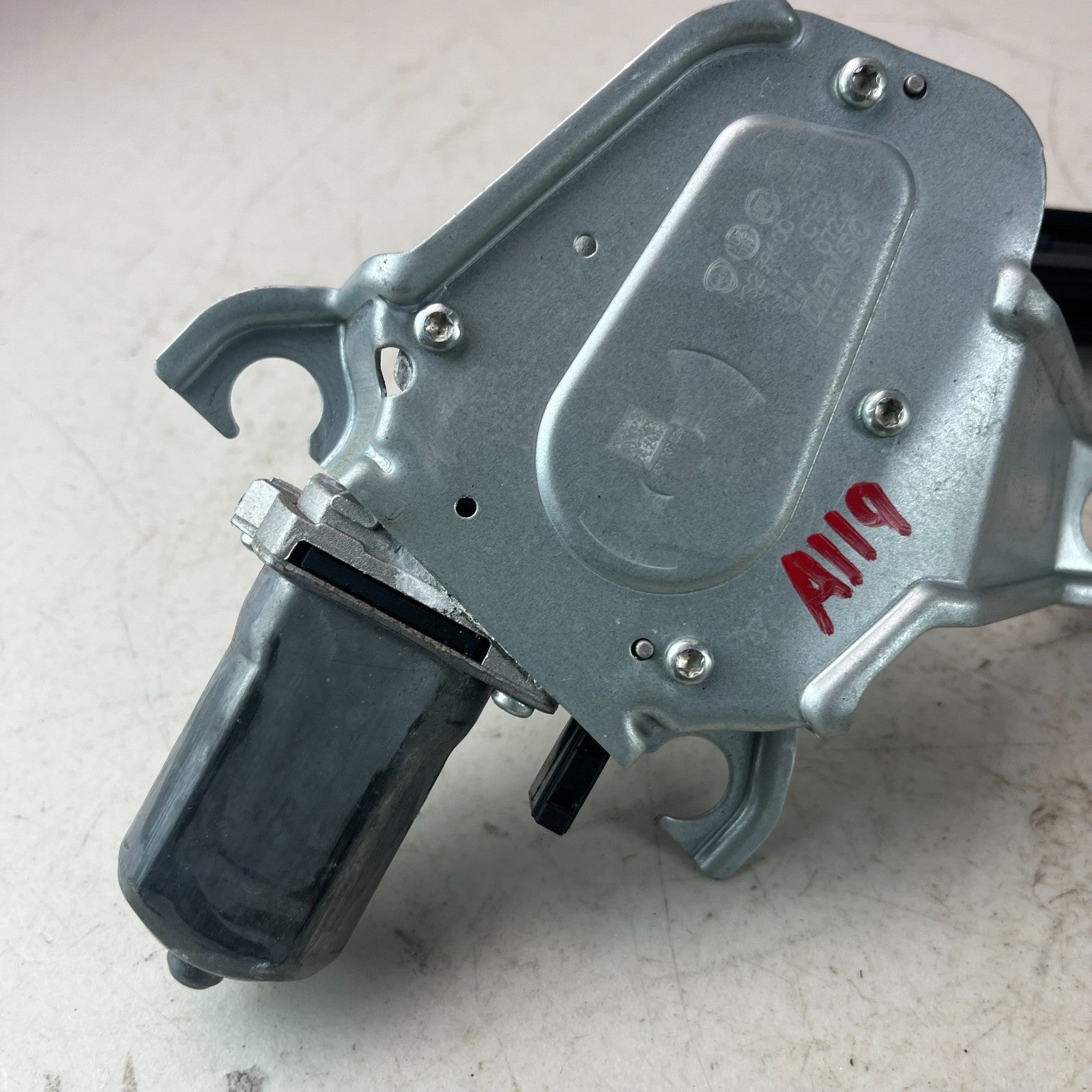 2017 - 2020 MASERATI LEVANTE REAR TAILGATE LIFTGATE BACK DOOR WIPER MOTOR OEM