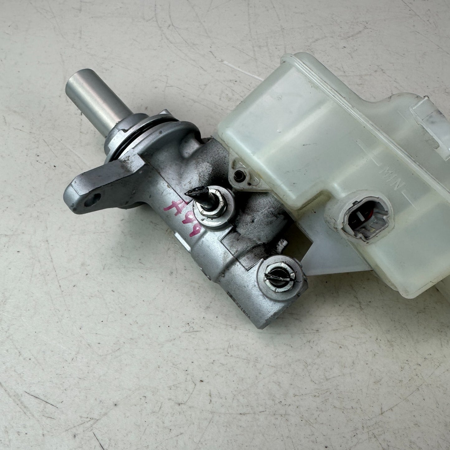 2019-2023 TOYOTA COROLLA BRAKE BOOSTER MASTER CYLINDER W/ RESERVOIR TANK OEM