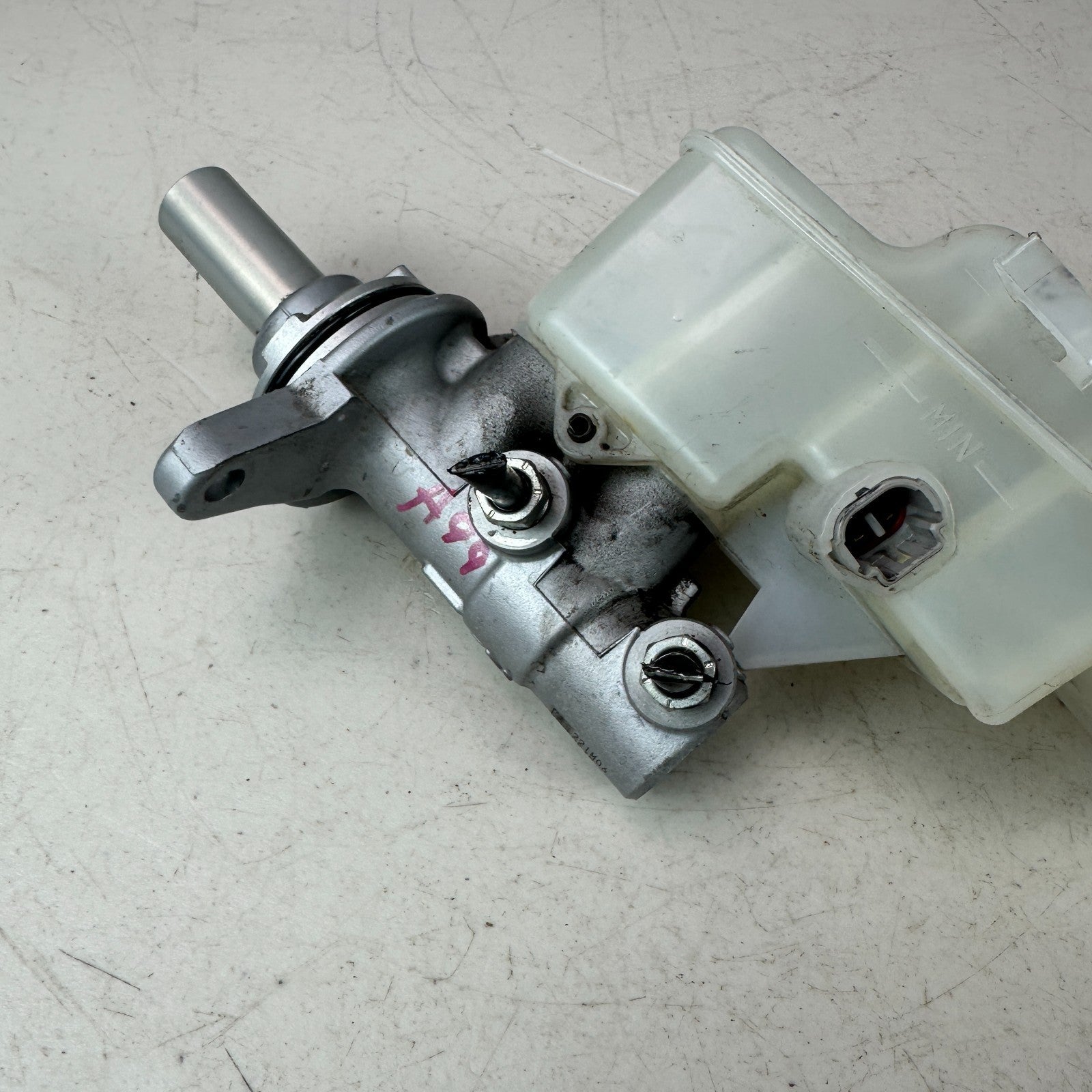 2019-2023 TOYOTA COROLLA BRAKE BOOSTER MASTER CYLINDER W/ RESERVOIR TANK OEM