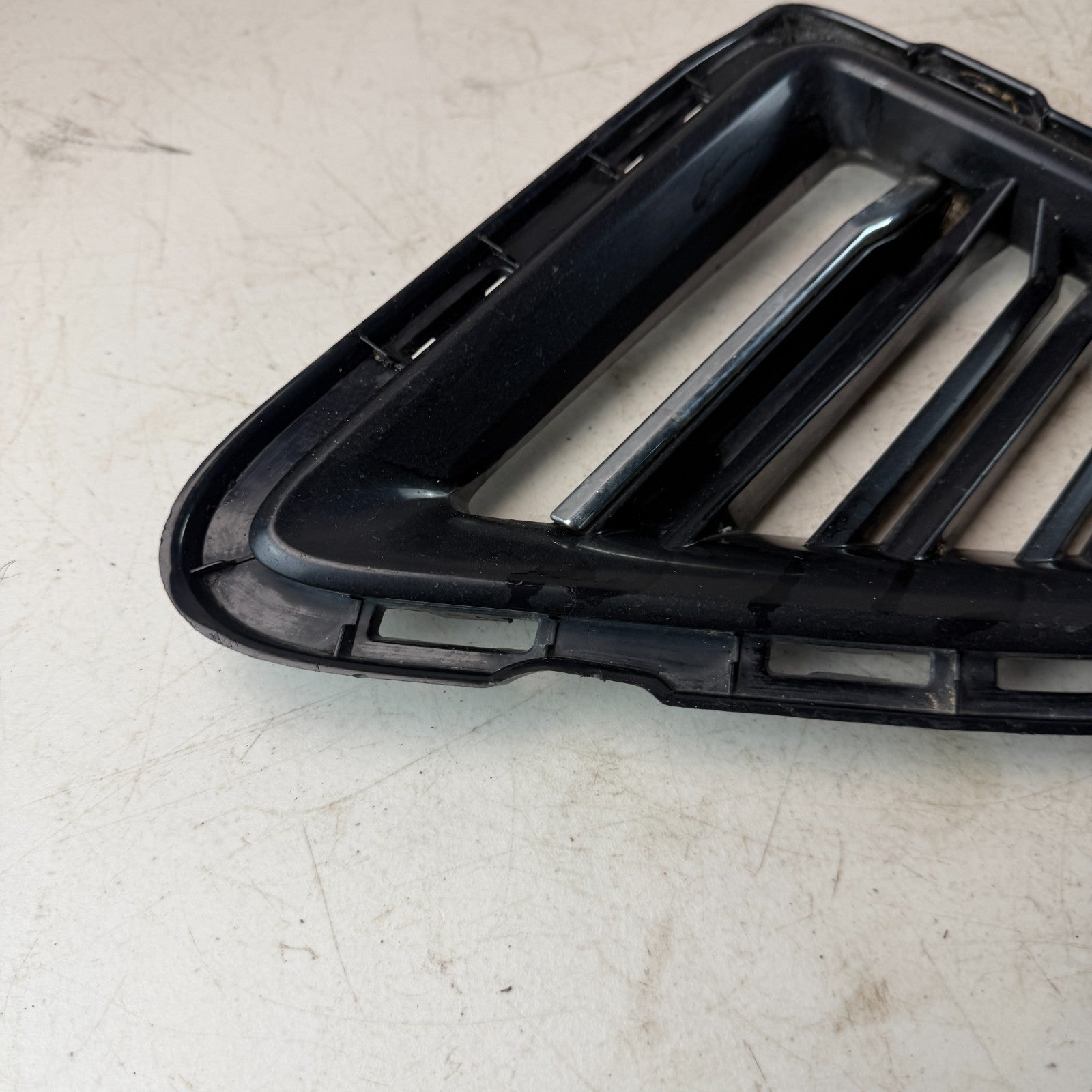 2016-2018 CHEVY CAMARO FRONT LEFT SIDE BUMPER FOG LIGHT BEZEL COVER 23158571 OEM