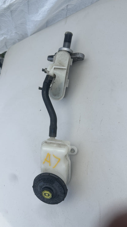 12 - 15 Honda Civic 1.8L Brake Master Cylinder Assembly OEM 46100TR3A01