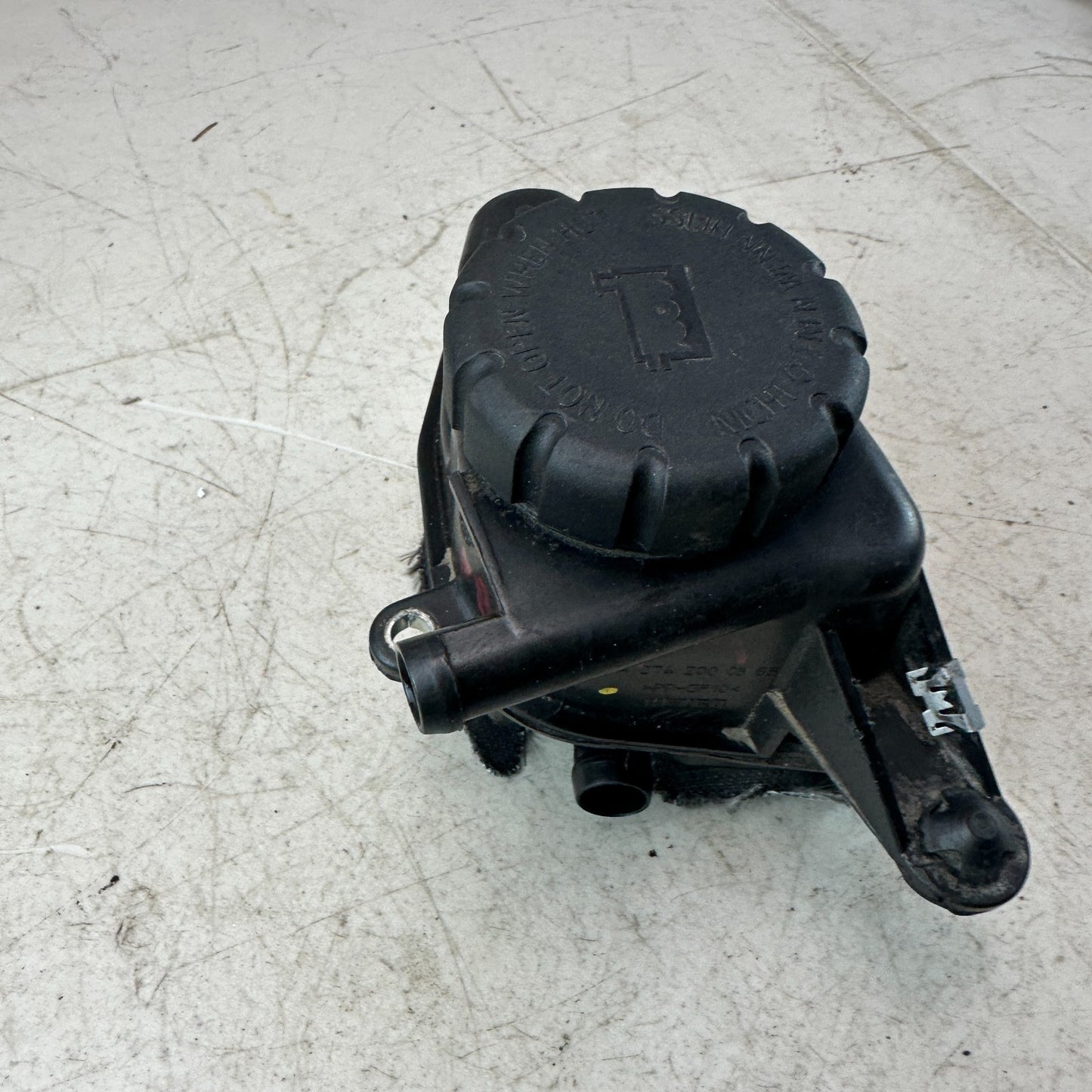 2015 - 2021 MERCEDES W205 C300 AUXILIARY EXPANSION OVERFLOW TANK A2742000385 OEM