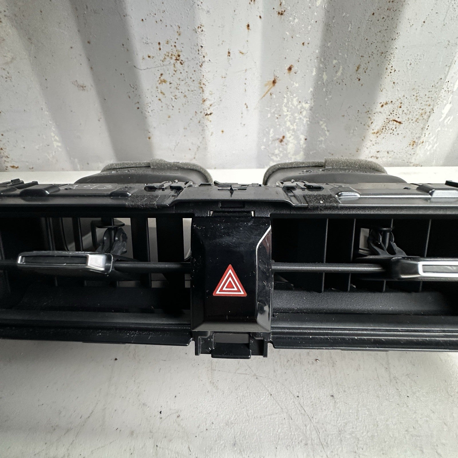 2020-2024 TOYOTA COROLLA CENTER DASH AIR AC VENT W/WARNING SWITCH 55670-12710