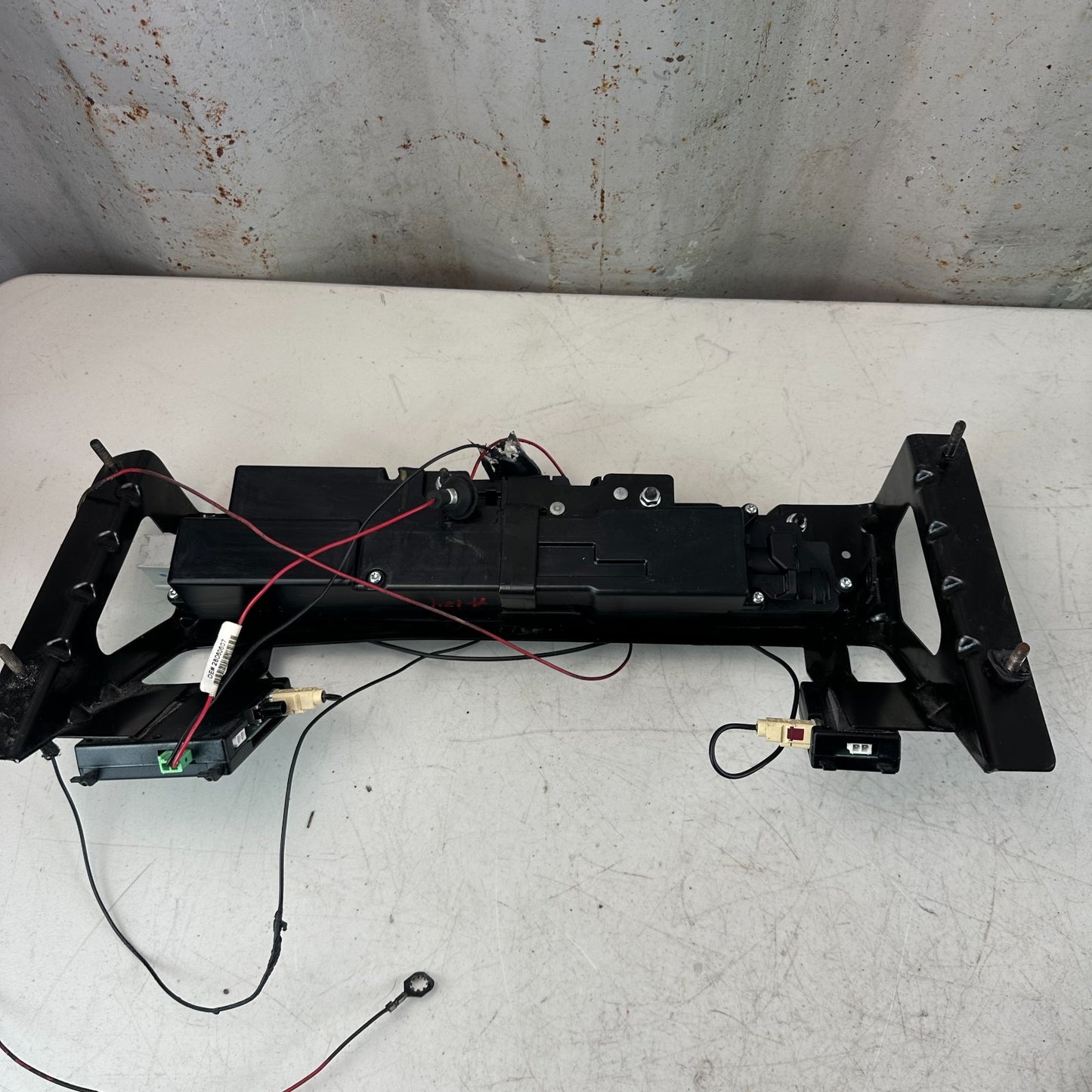 05-13 CHEVROLET CORVETTE C6 TRUNK LATCH BRACKET RADIO ANTENNA MODULE UNIT OEM