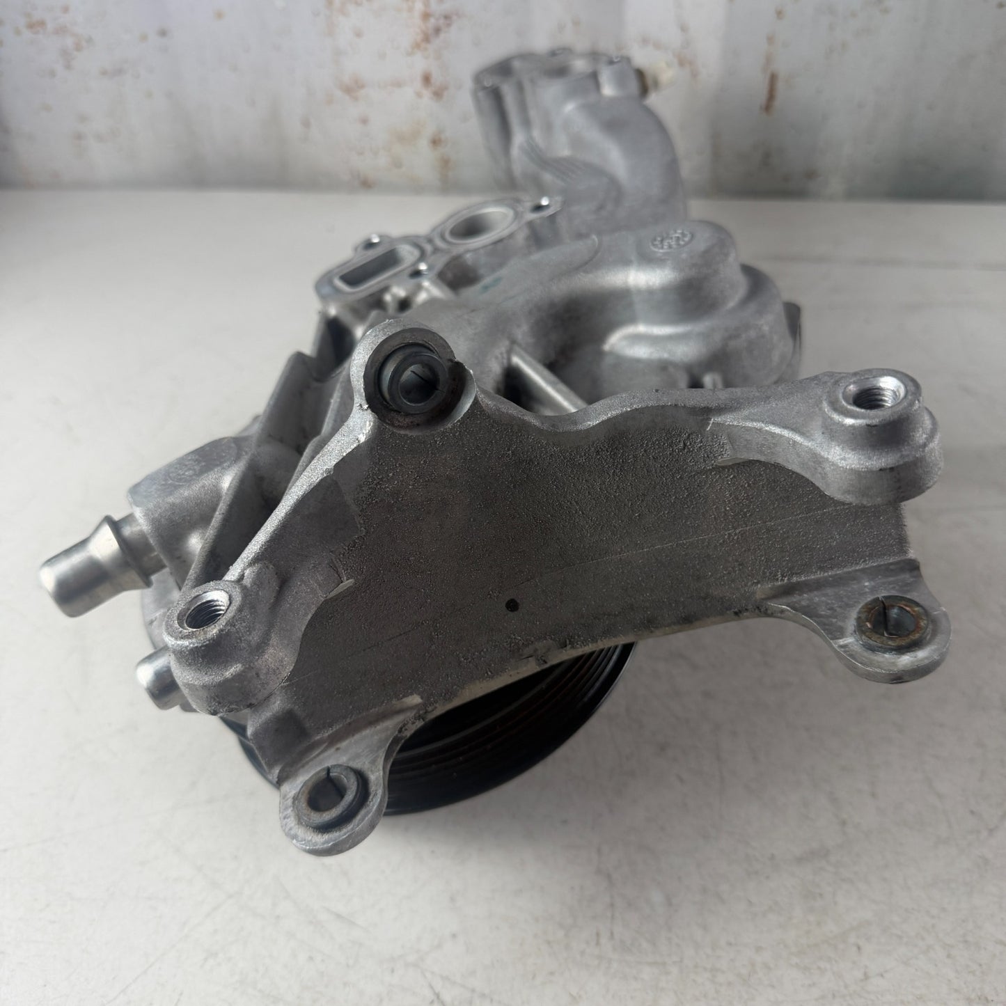 2014 - 2019 CHEVROLET CORVETTE C7 ENGINE COOLING PUMP & HOUSING 12653750 OEM