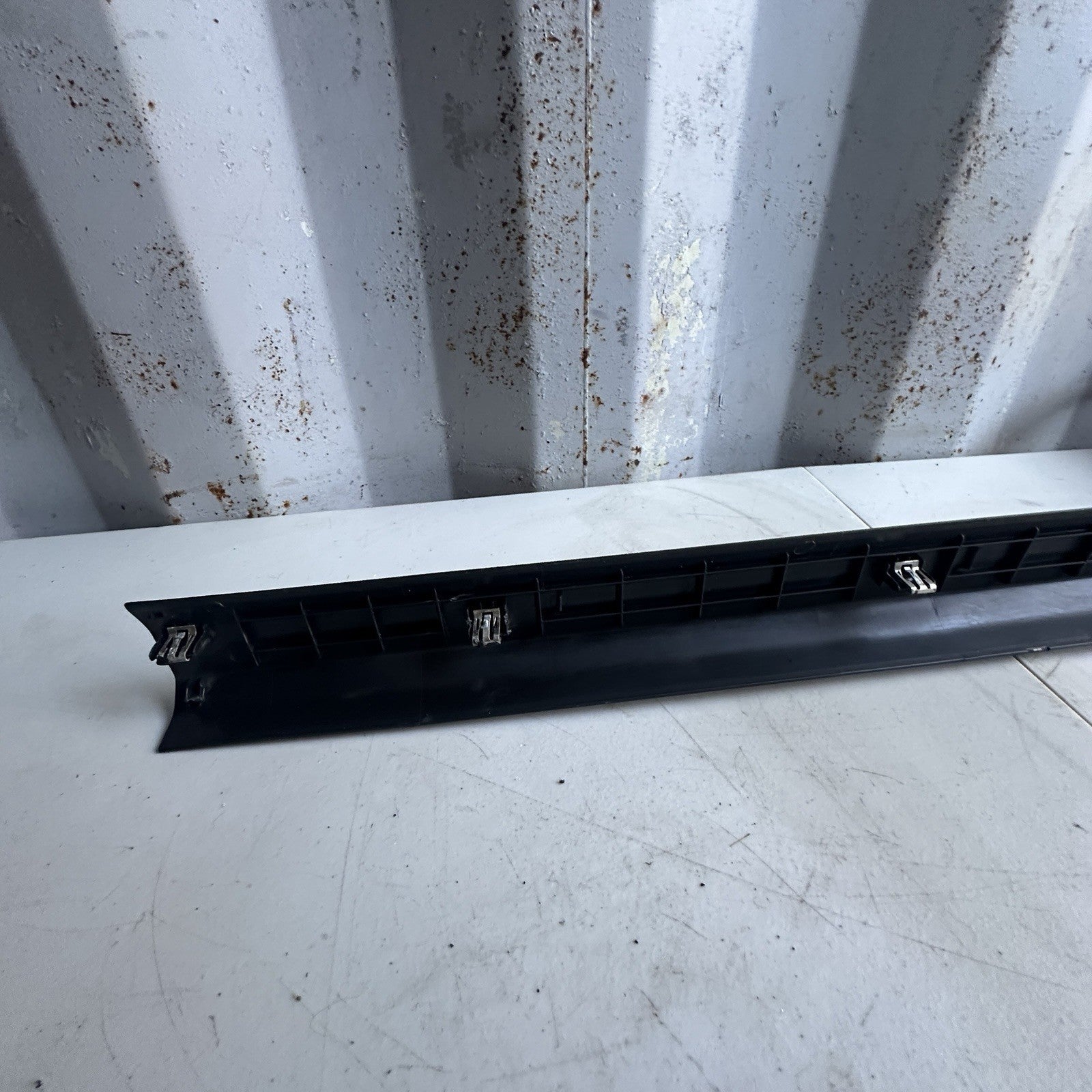 2014-2019 Chevy Corvette RH Right Passenger Carpet Retainer Jet Black Used Oem
