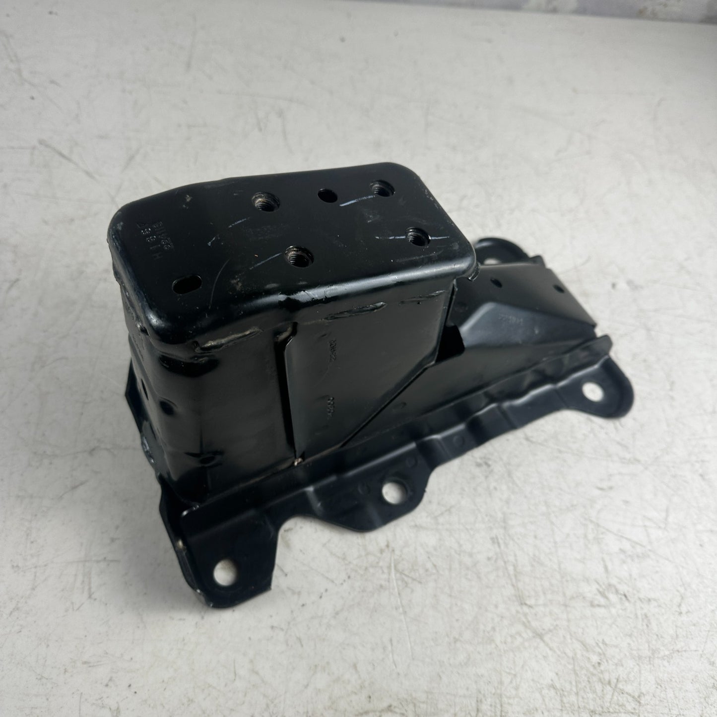 2017-2022 HONDA CR-V CRV FRONT RIGHT BUMPER DRIVER SIDE BAR MOUNT BRACKET OEM