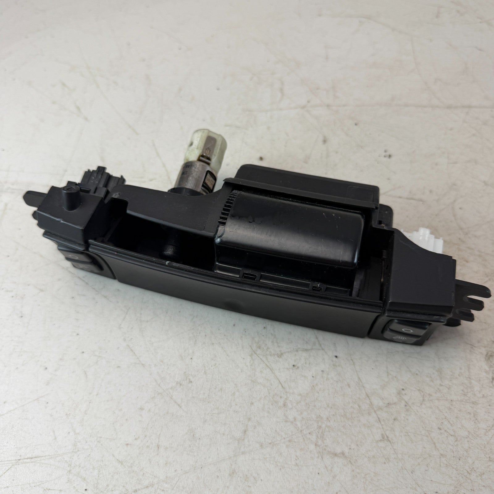 05-13 CHEVROLET CORVETTE C6 FRONT DASHBOARD CONSOLE ASHTRAY HOUSING 10335853 OEM