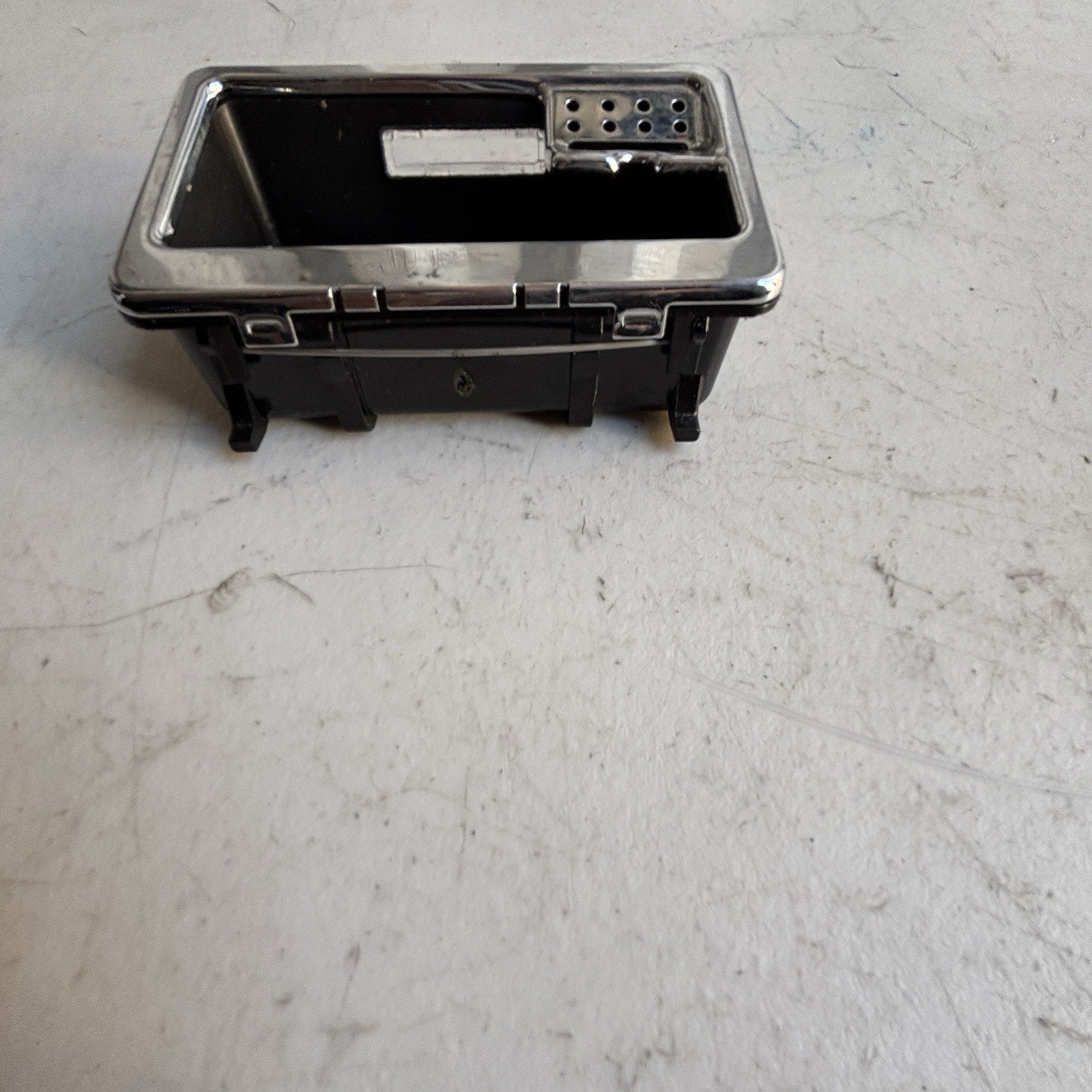 2008-14 Mercedes C300 C350 Front Center Ashtray Insert OEM A2048100330 TS0291