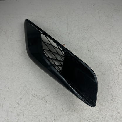 2014-2019 CHEVROLET CORVETTE LEFT SIDE QAURTER PANEL SCOOP VENT BEZEL 23126296