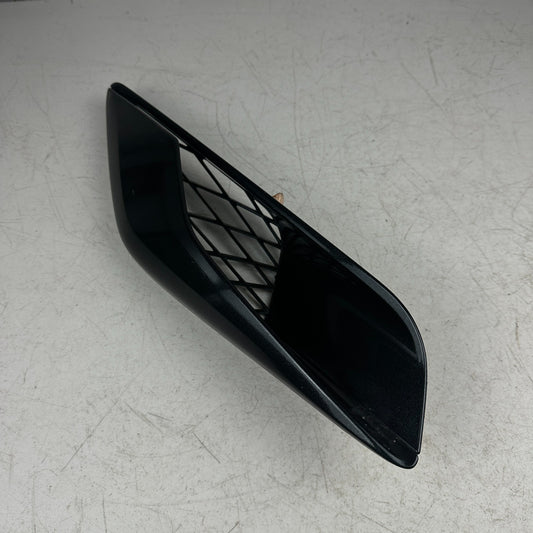 2014-2019 CHEVROLET CORVETTE LEFT SIDE QAURTER PANEL SCOOP VENT BEZEL 23126296