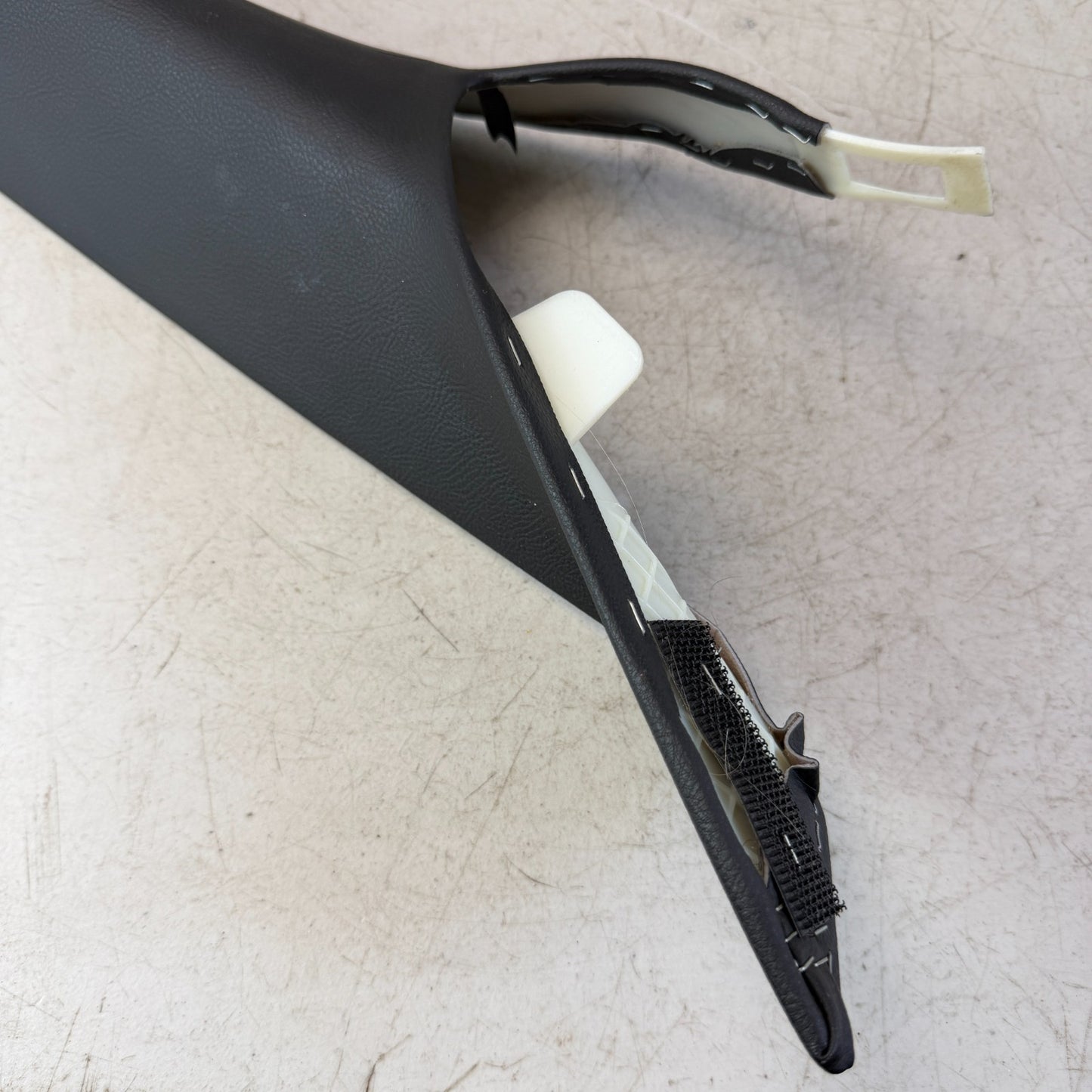 2005-2013 CHEVROLET CORVETTE C6 FRONT LEFT DRIVER A PILLAR COVER TRIM 10441171