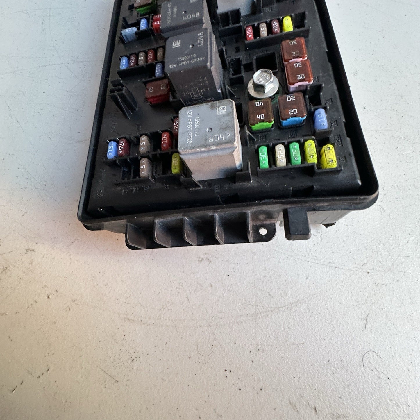 2011-2016 Chevy Cruze Malibu  Engine Relay Fuse Box 812461952