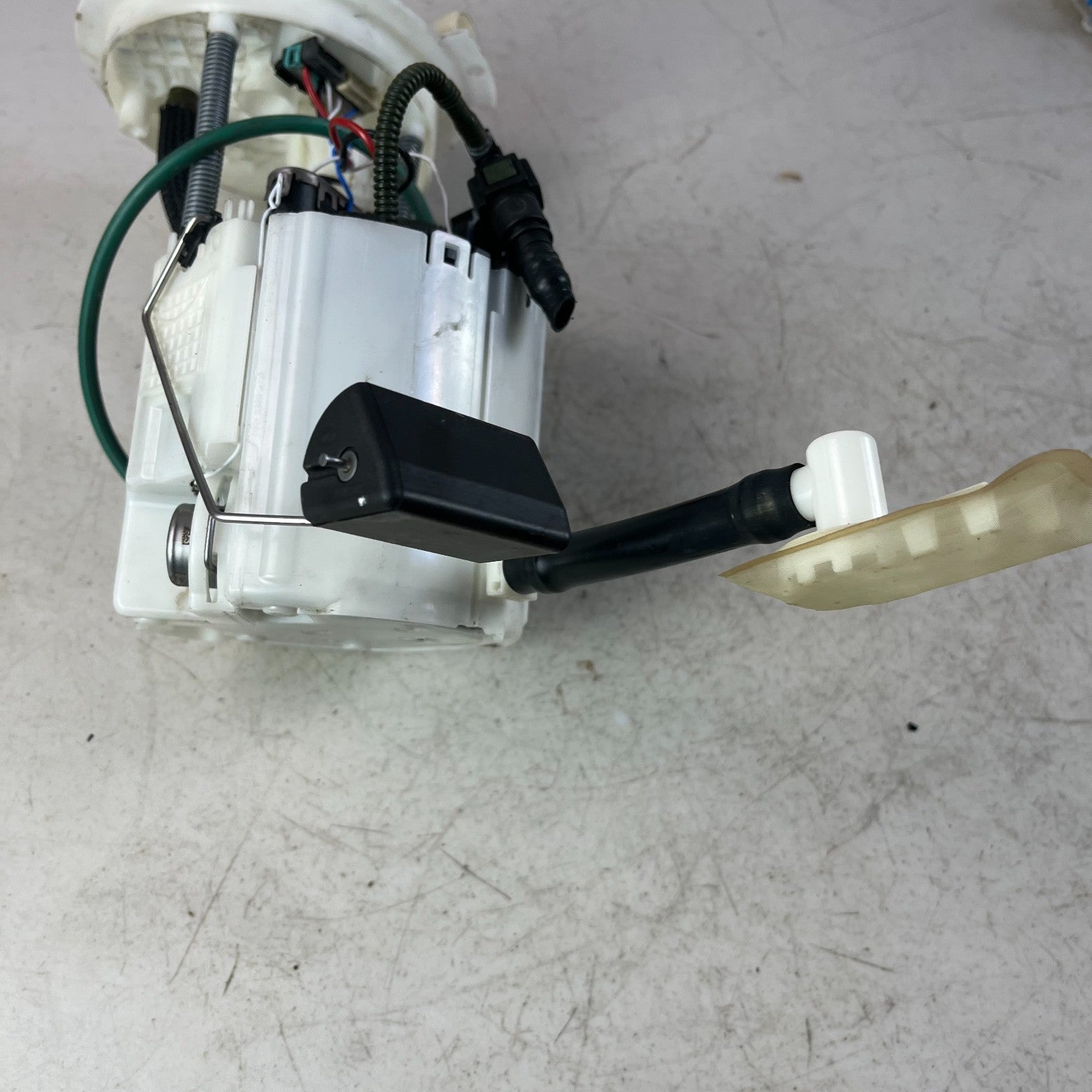 2016-2024 CHEVROLET CAMARO ENGINE FUEL GAS TANK PUMP SENDNG UNIT 84244660 OEM