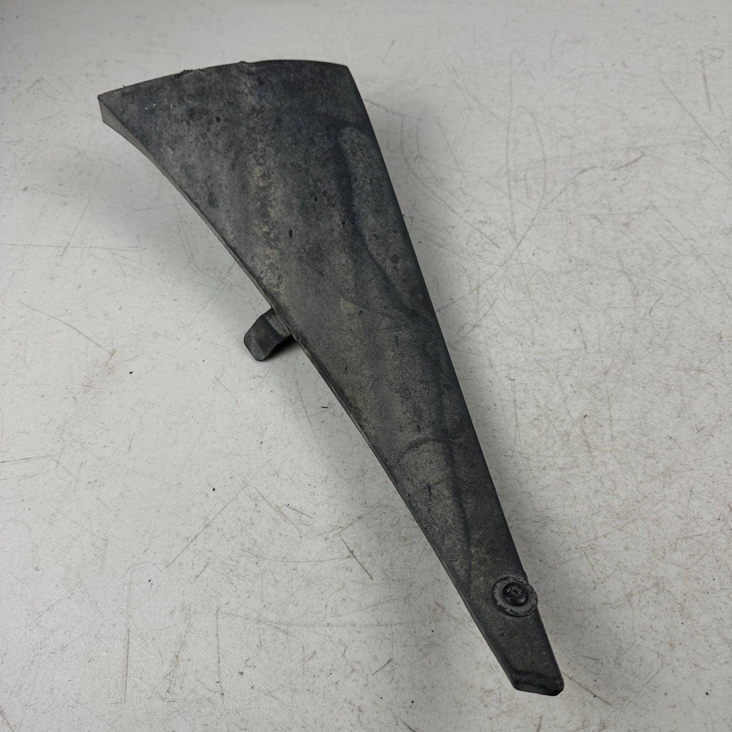 2014-2019 CHEVROLET CORVETTE FRONT RIGHT SIDE WHEEL OPENING MOLDING 23109512 OEM