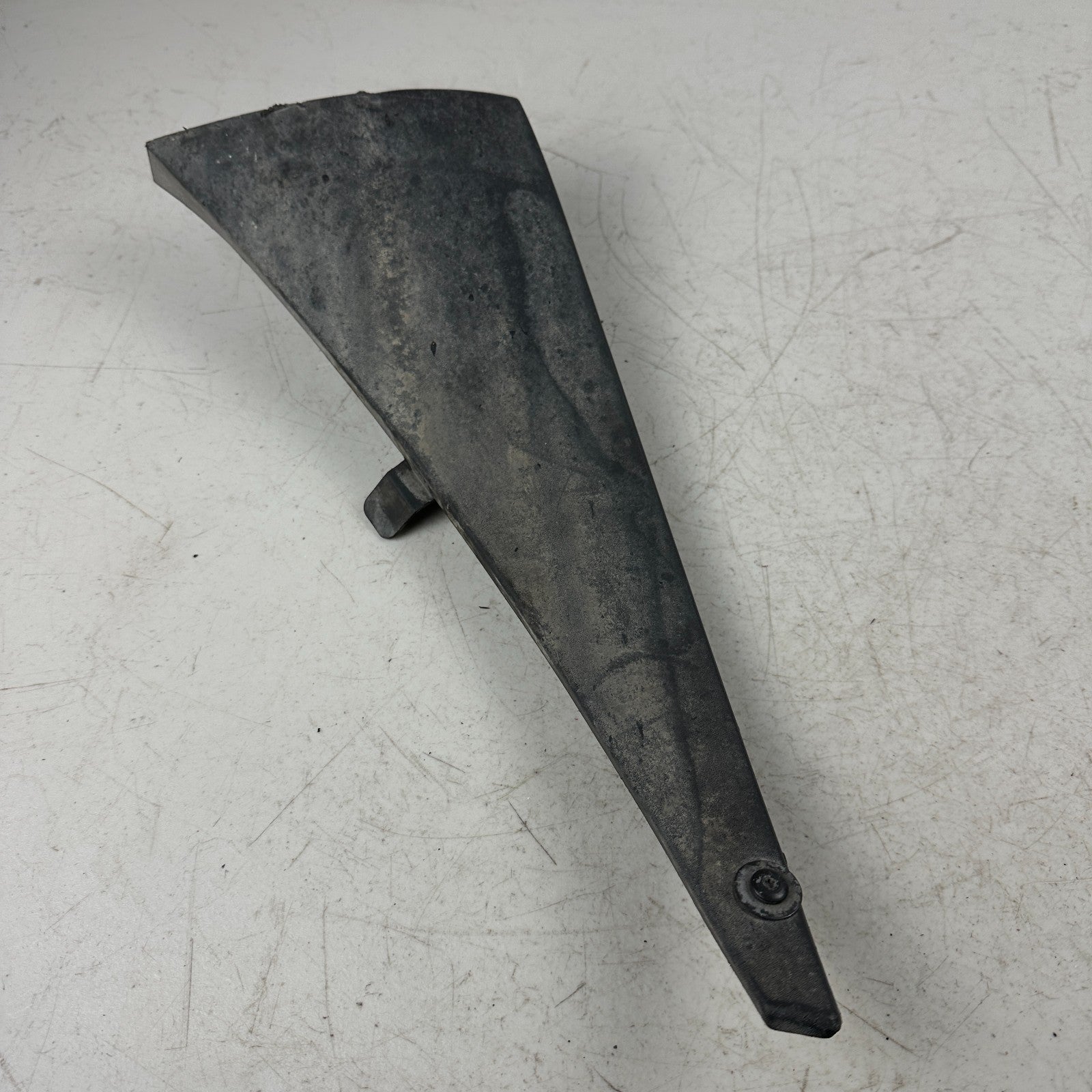 2014-2019 CHEVROLET CORVETTE FRONT RIGHT SIDE WHEEL OPENING MOLDING 23109512 OEM