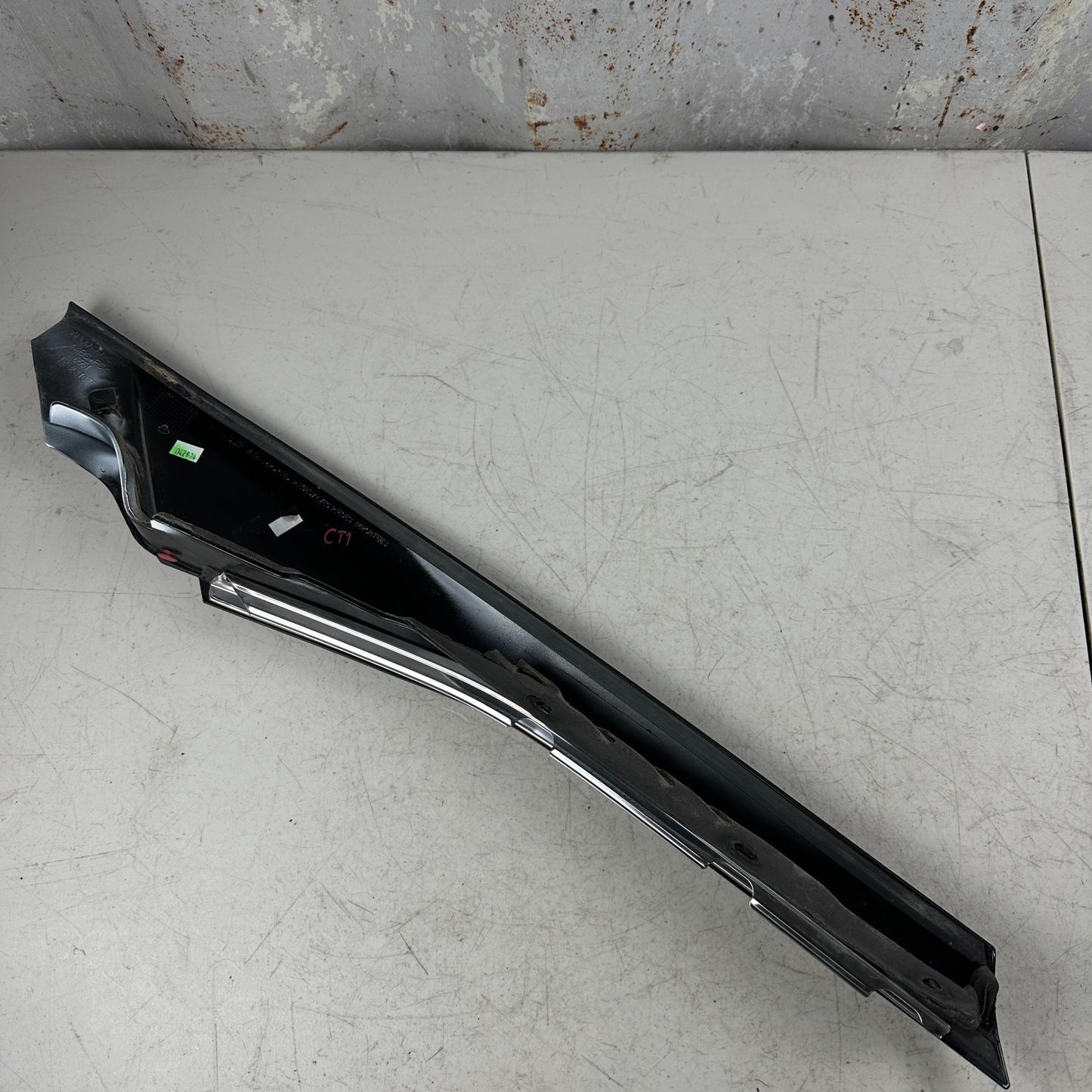2014-2019 CHEVY CORVETTE RIGHT WINDSHIELD PILLAR APPLIQUE TRIM PANEL COVER OEM