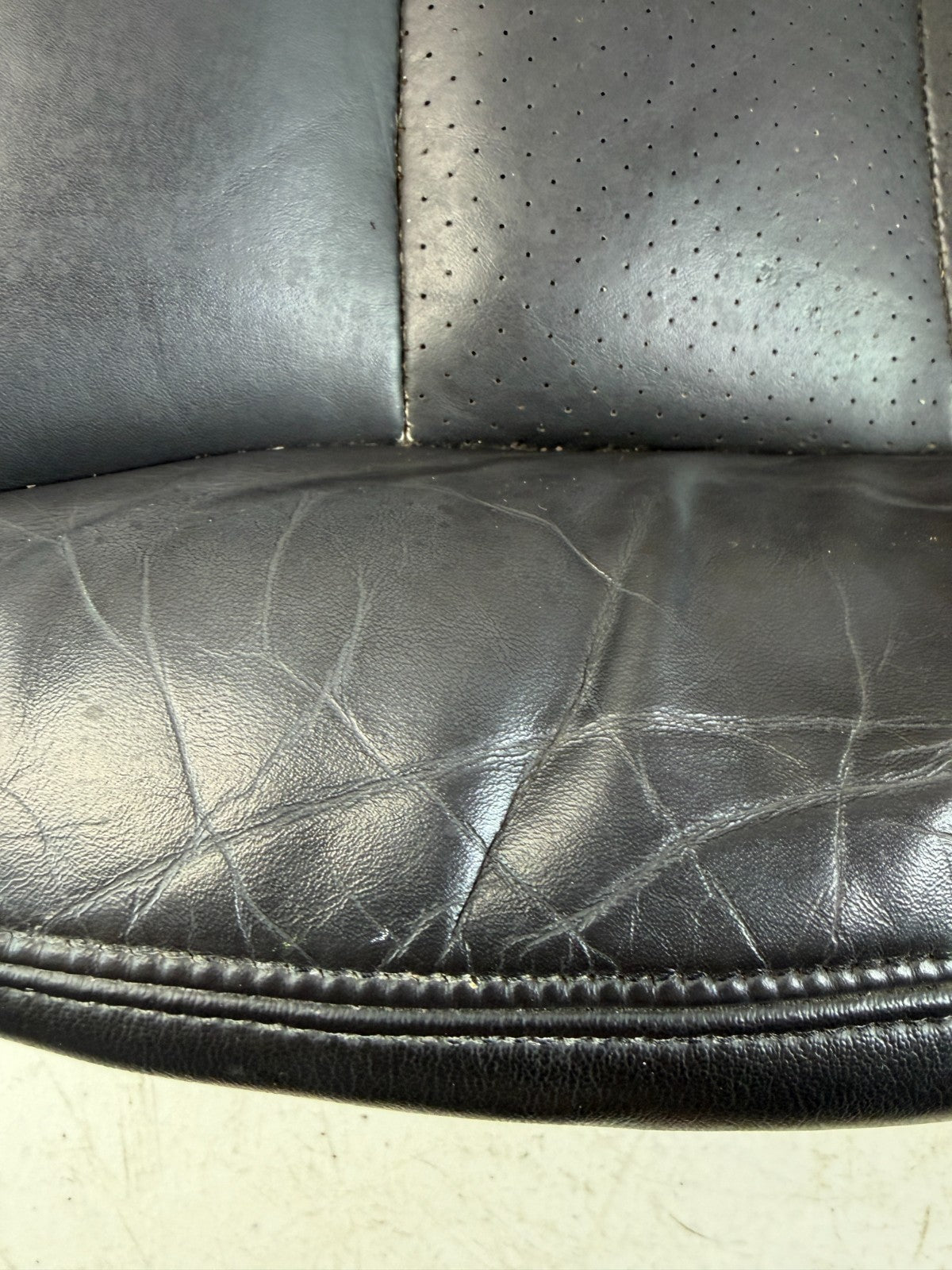 2005-2013 CHEVROLET CORVETTE C6 LEFT DRIVER SIDE LOWER BENCH SEAT CUSHION BLACK