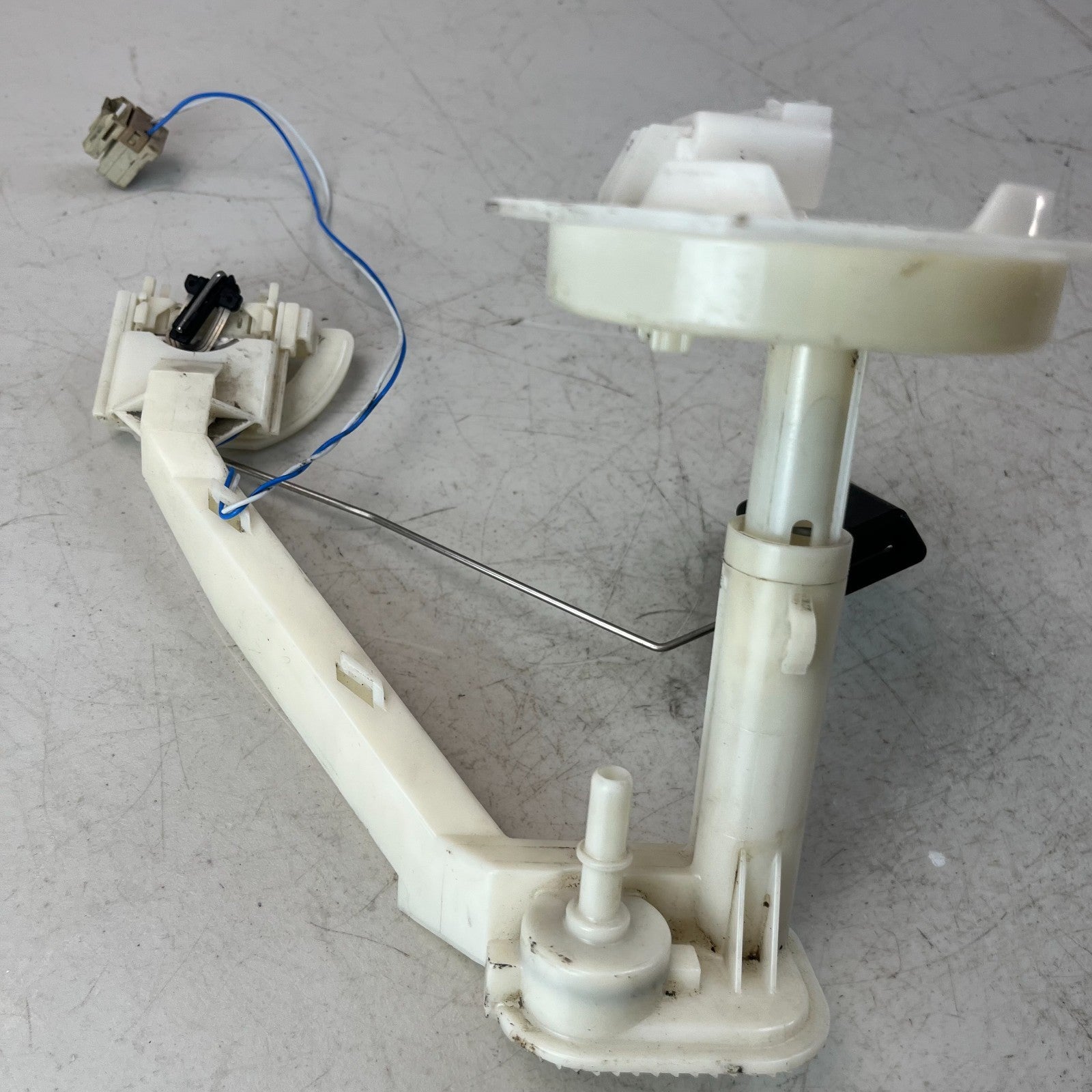 2010-2015 CHEVROLET CAMARO FUEL TANK PUMP SENDING LEVEL UNIT ASSEMBLY 13501561