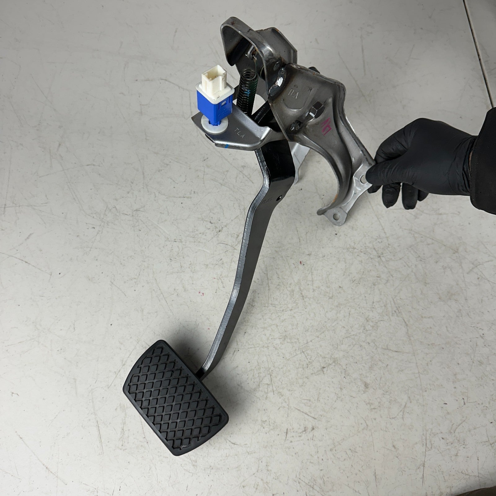 2017-2020 HONDA CR-V CRV FRONT LEFT DRIVER SIDE BRAKE STOP PEDAL W/ BRACKET OEM