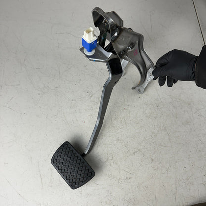 2017-2020 HONDA CR-V CRV FRONT LEFT DRIVER SIDE BRAKE STOP PEDAL W/ BRACKET OEM