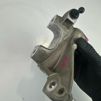 2014-2019 CHEVROLET CORVETTE C7 FRONT RIGHT STABILIZER SWAY BAR MOUNT BRACKET