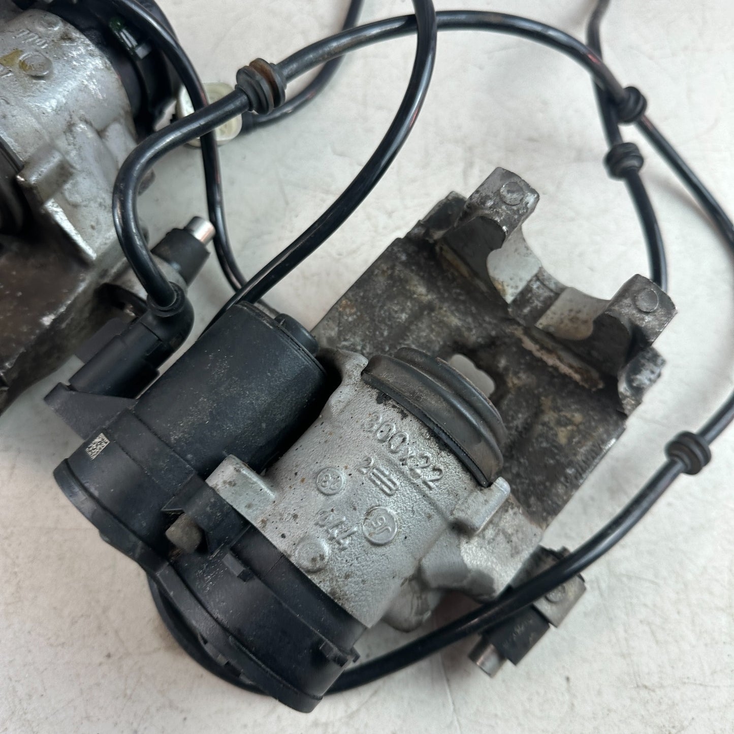2015-2021 MERCEDES W205 C300 REAR LEFT & RIGHT BRAKE CALIPER W/O PADS PAIR OEM