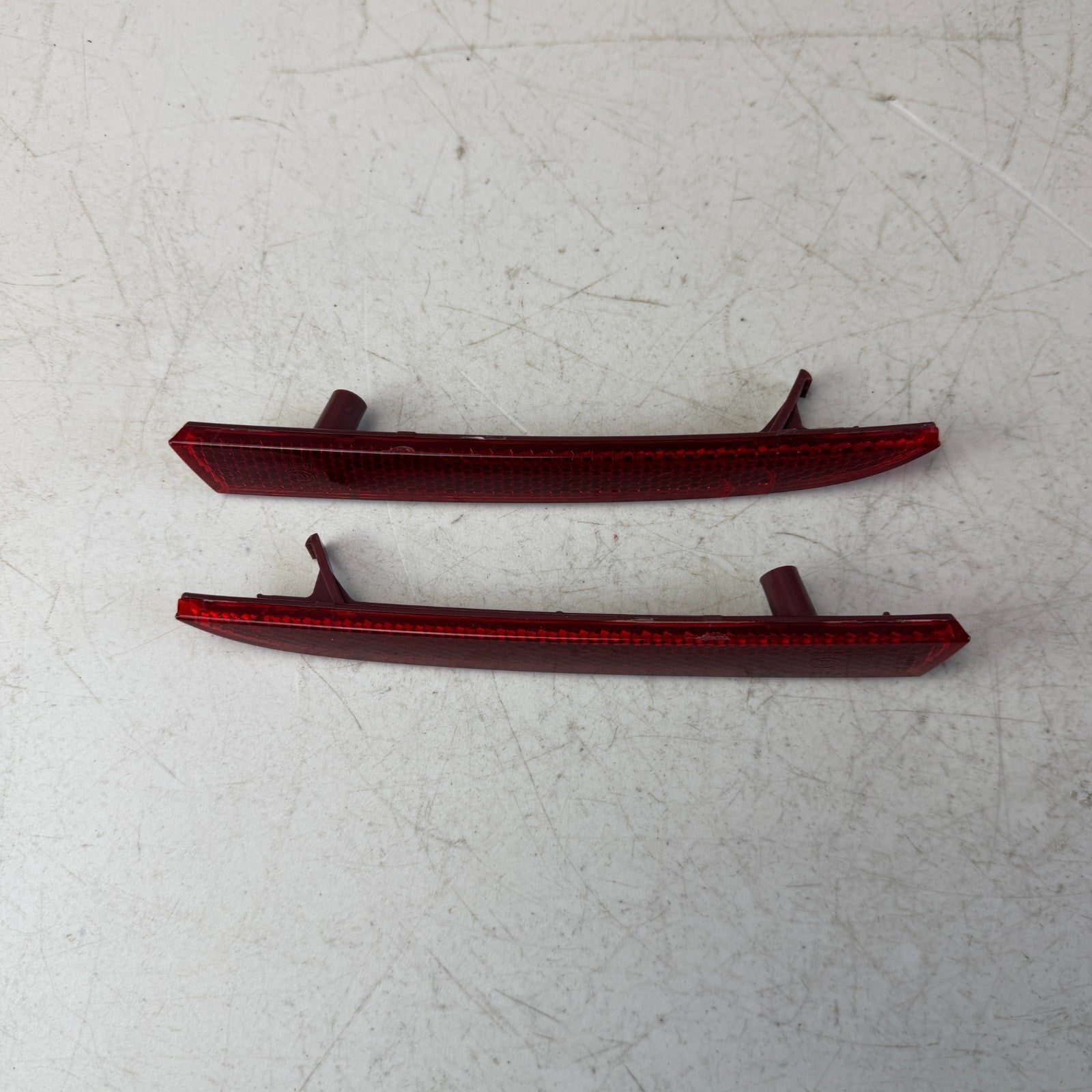 16-24 CHEVROLET CAMARO REAR LEFT & RIGHT BUMPER REFLECTOR LIGHT PAIR 84095137