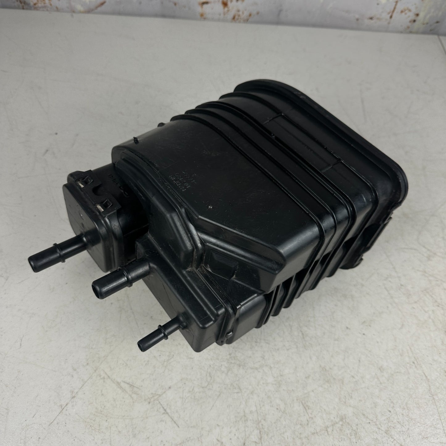 2018-2024 CHEVROLET CAMARO FUEL VAPOR EVAPORATOR CHARCOAL CANISTER 84082814 OEM