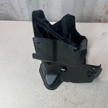 2016 - 2024 CHEVROLET CAMARO ENGINE AIR CLEANER INTAKE LOWER GUIDE BAFFLE OEM