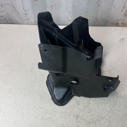 2016 - 2024 CHEVROLET CAMARO ENGINE AIR CLEANER INTAKE LOWER GUIDE BAFFLE OEM