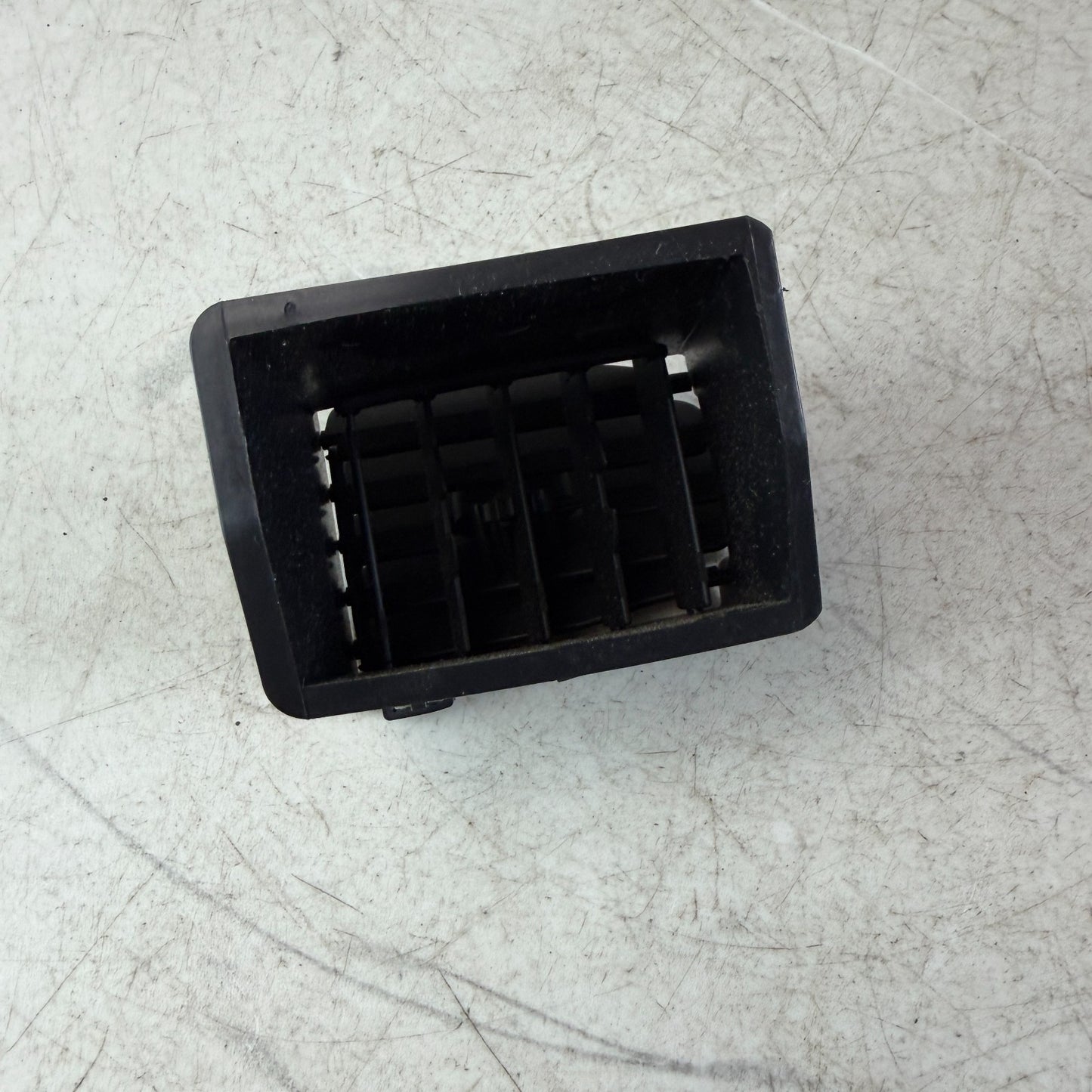 2005-2013 CHEVROLET CORVETTE C6 FRONT RIGHT SIDE CONSOLE AC AIR VENT GRILLE OEM