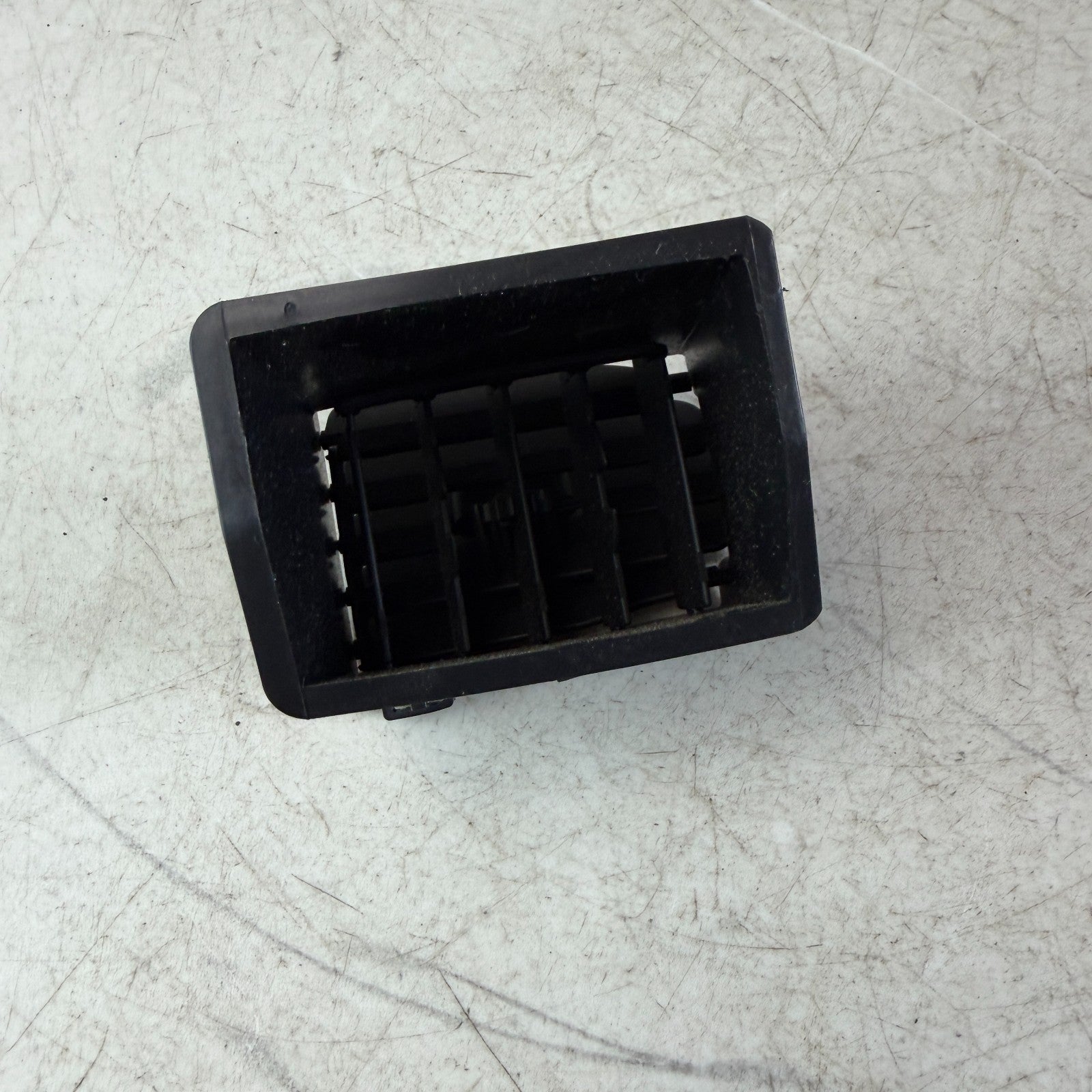 2005-2013 CHEVROLET CORVETTE C6 FRONT RIGHT SIDE CONSOLE AC AIR VENT GRILLE OEM