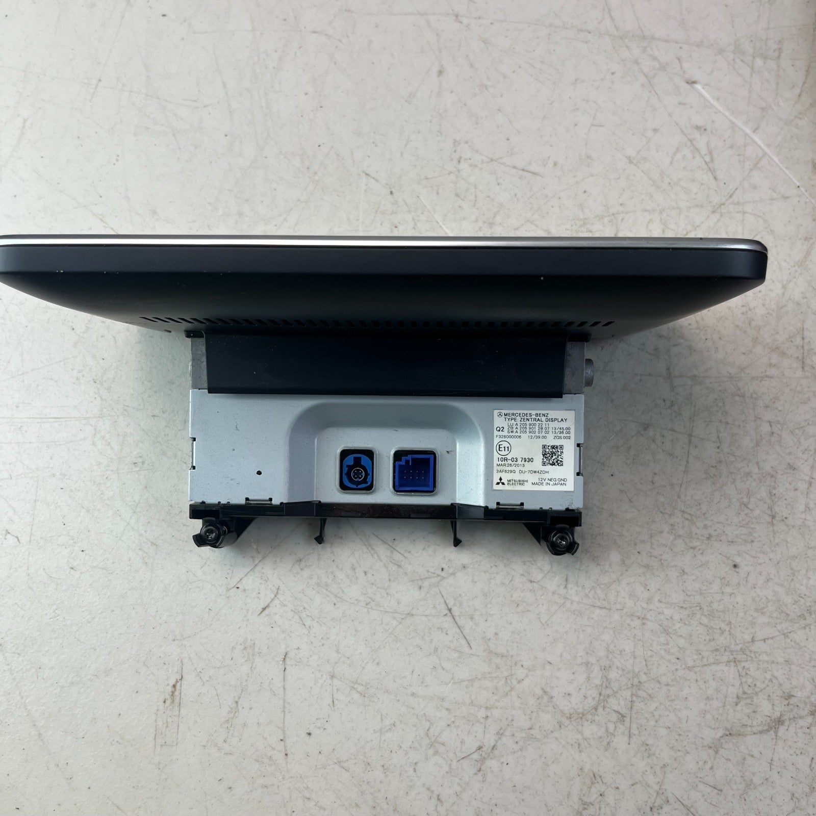 2015-2018 MERCEDES C300 FRONT RADIO NAVIGATION INFO DISPLAY SCREEN A2059002211