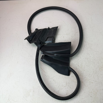 2017-2020 MASERATI LEVANTE FRONT LEFT DOOR LOWER WEATHERSTRIP SEAL 670032863 OEM