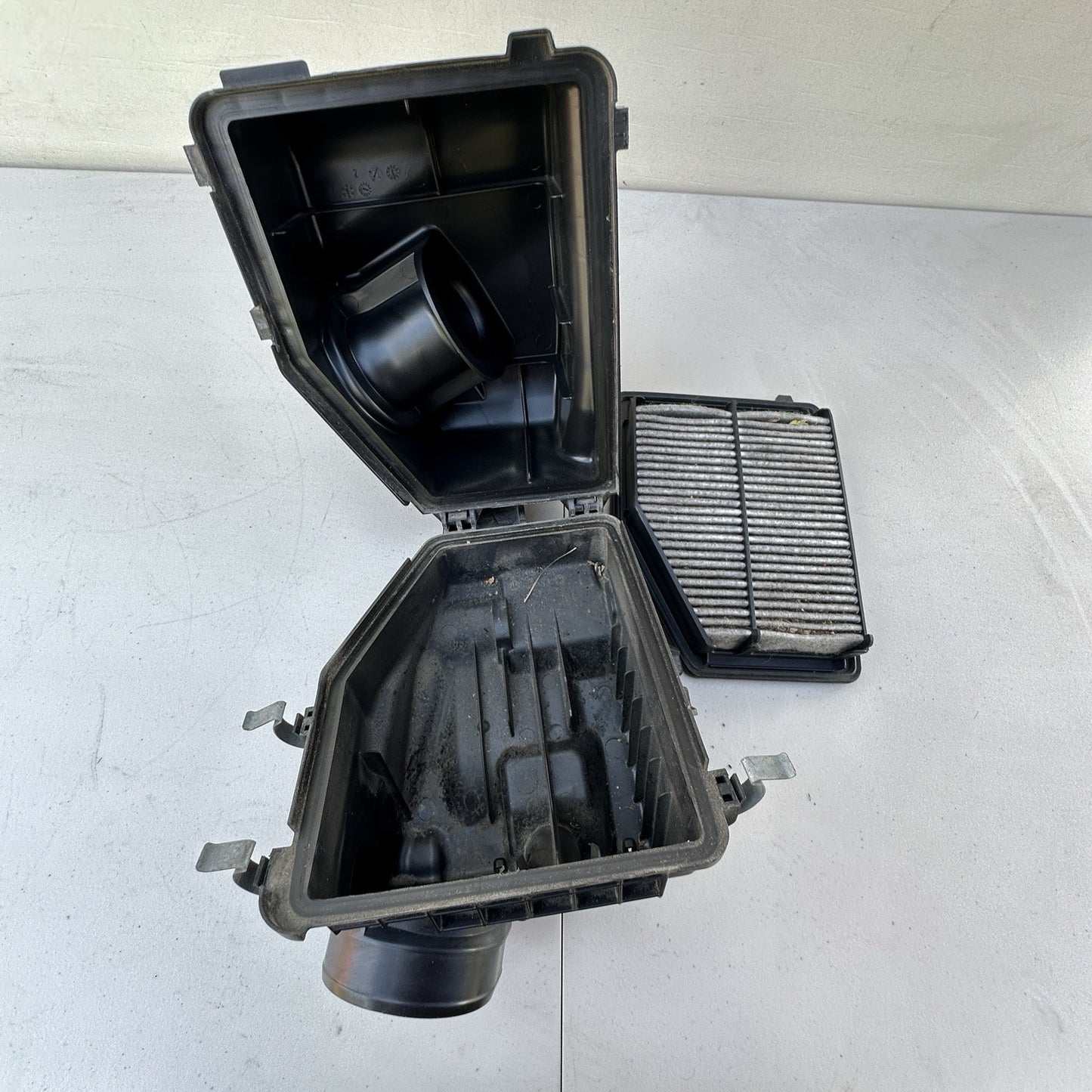 2012-2015 Honda Civic 1.8 Airblx Air Cleaner Box OEM USED