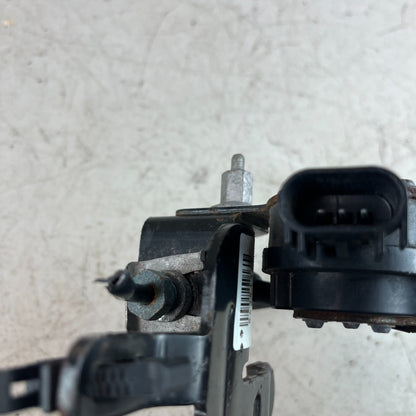 14-19 CHEVY CORVETTE REAR RIGHT SUSPENSION HEIGHT LEVEL SENSOR W/ WIRE 23110570