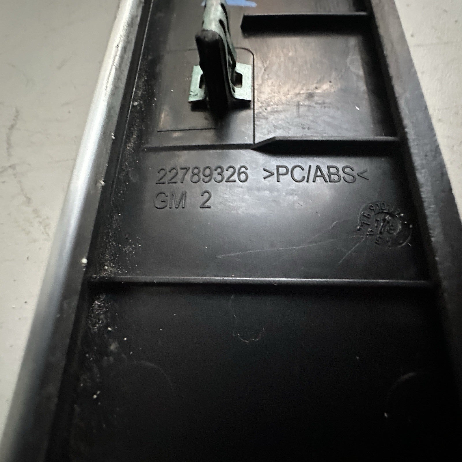 2014-2019 CHEVY CORVETTE C7 RIGHT DOOR SILL PLATE SCUFF PLATE TRIM 22789327