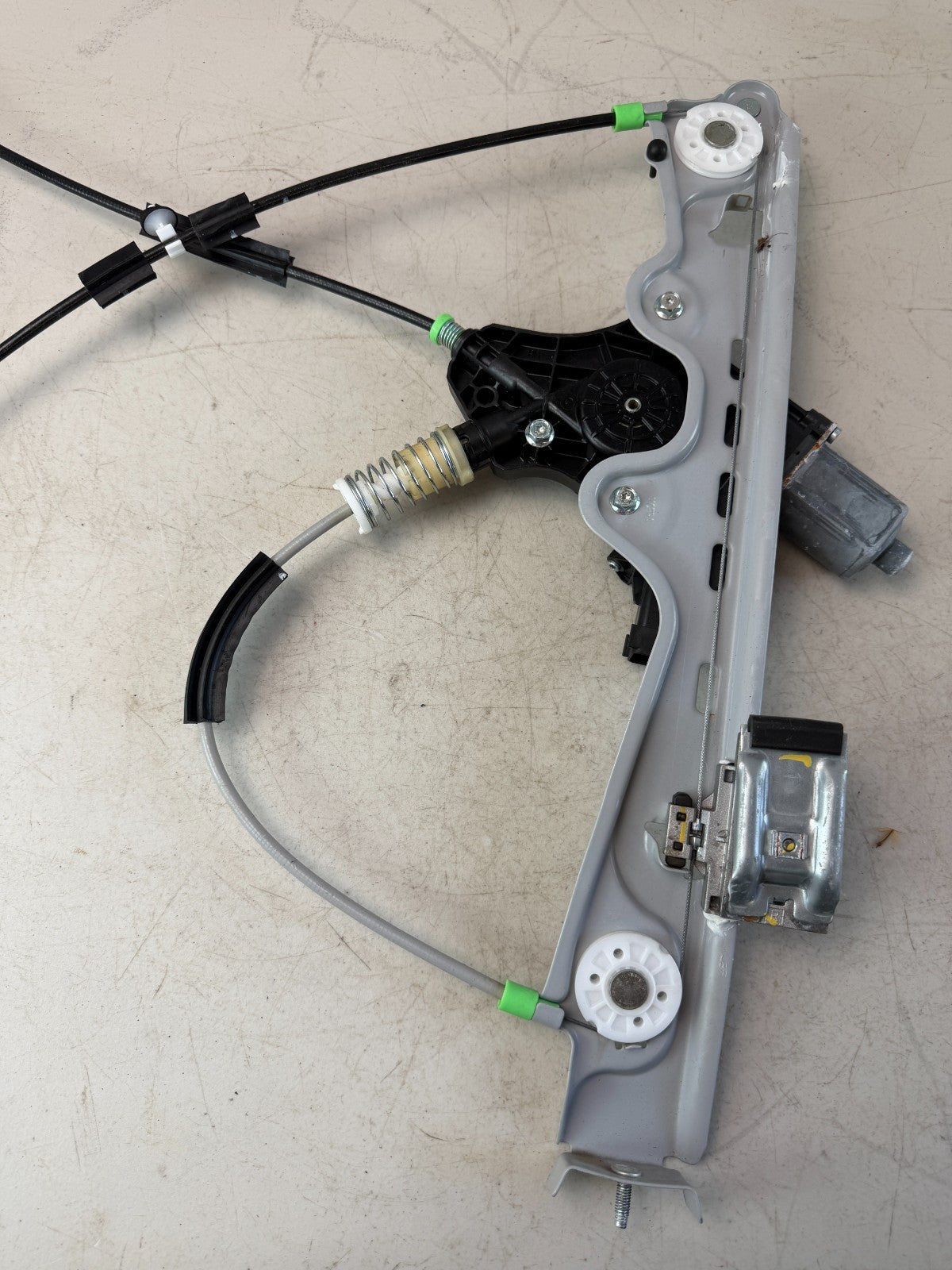 2016-2024 CHEVROLET CAMARO RIGHT PASSENGER SIDE DOOR WINDOW REGULATOR 84334537