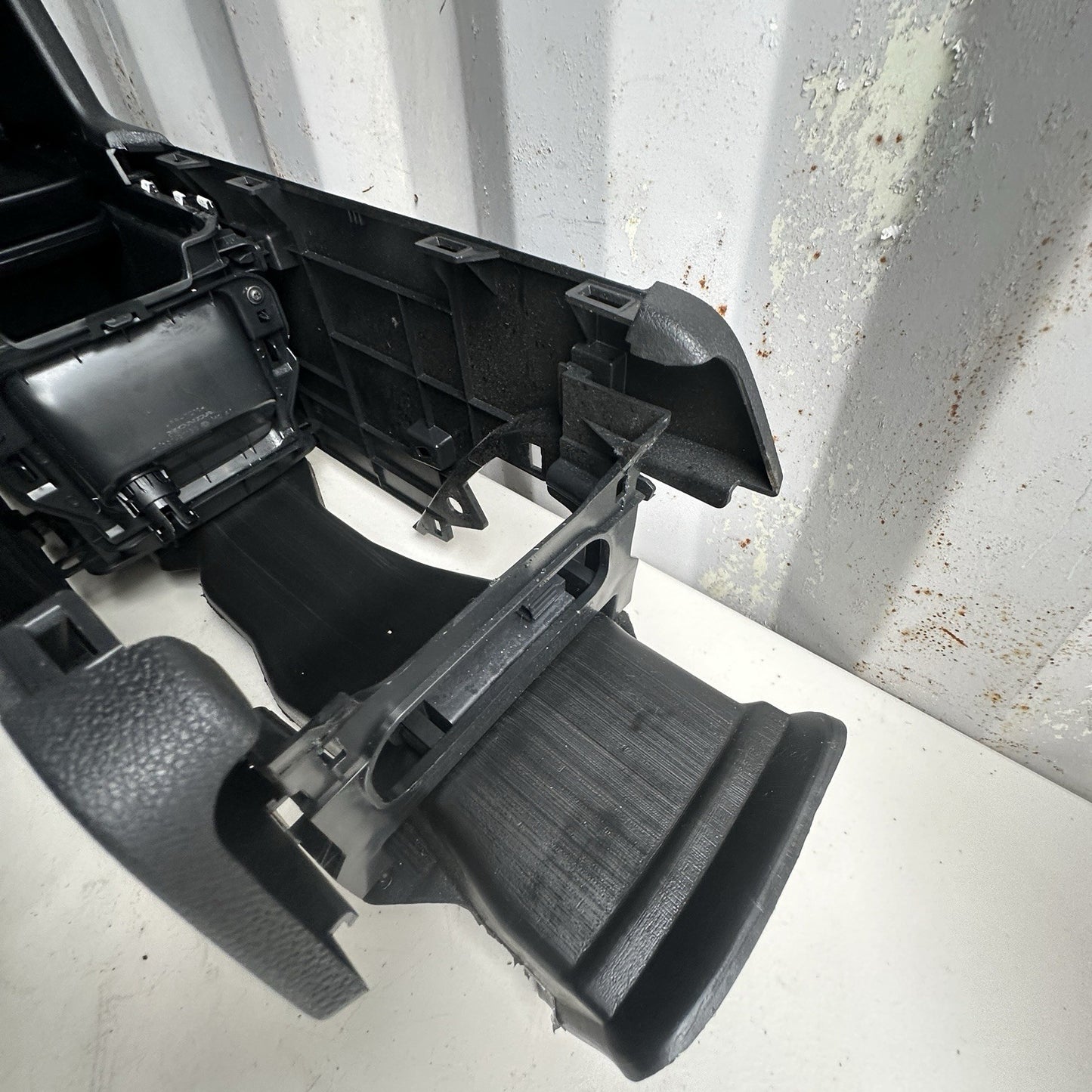2016-2020 Kia SORENTO Center Console Armrest Lid Storage Assembly