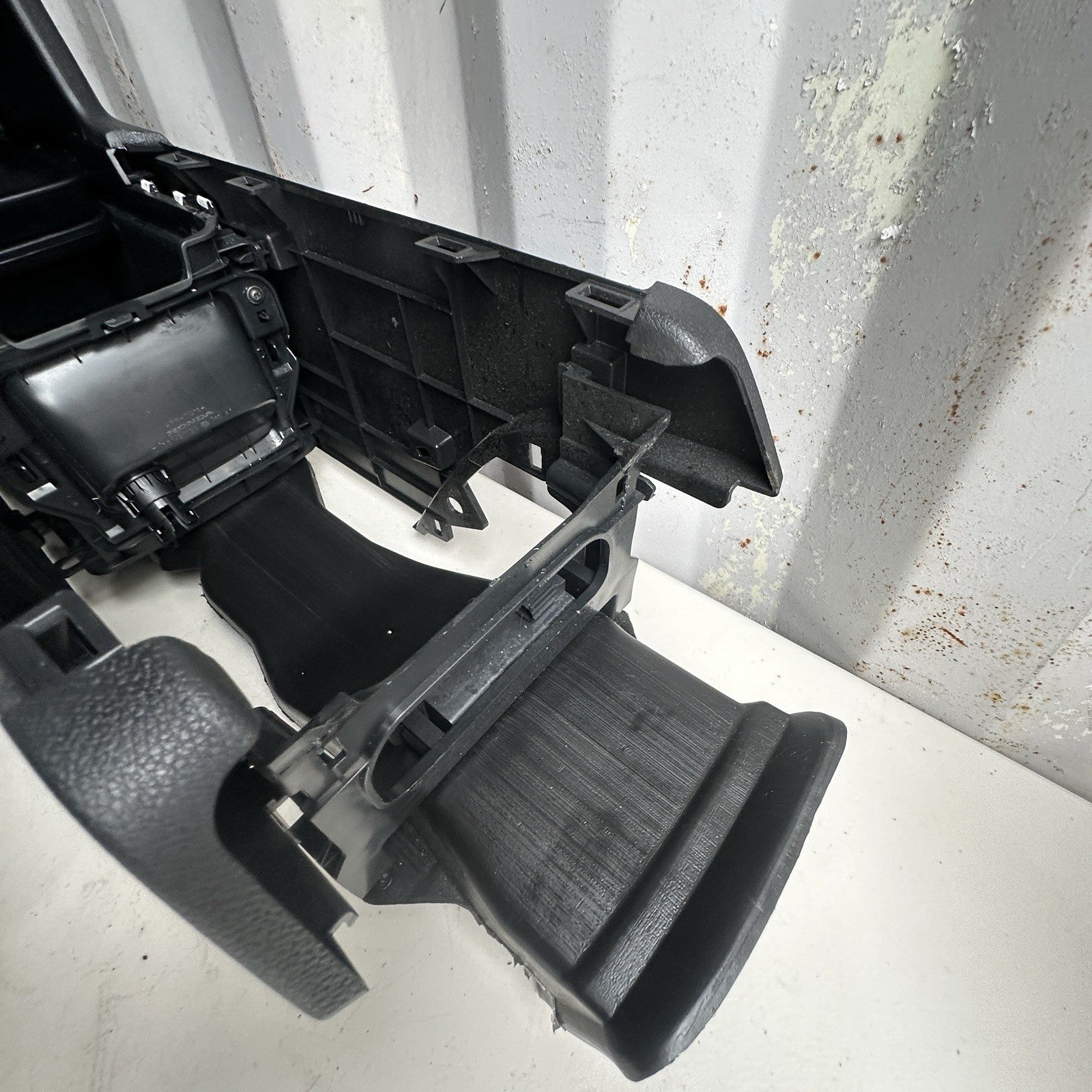 2016-2020 Kia SORENTO Center Console Armrest Lid Storage Assembly