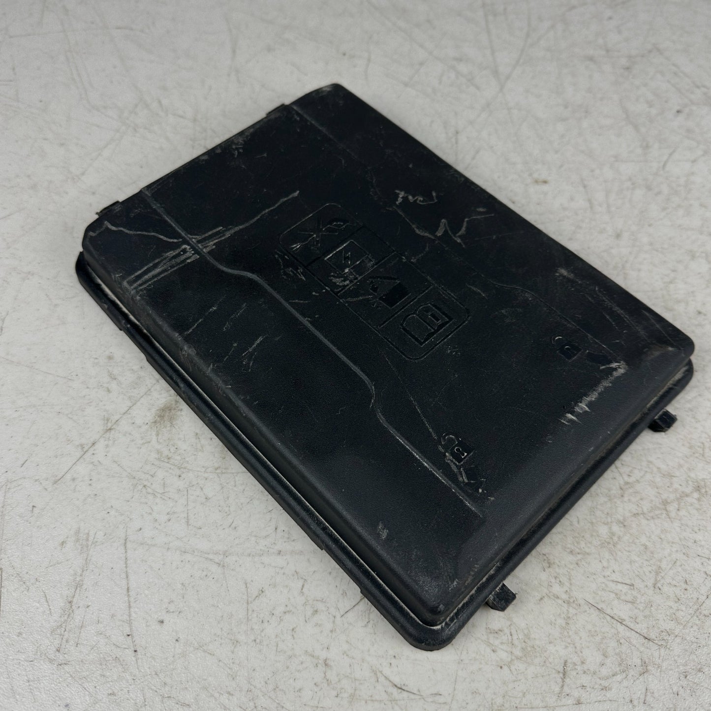 2014-2019 CHEVROLET CORVETTE C7 UNDER HOOD RELAY FUSE BOX ASSEMBLY 23189699 OEM