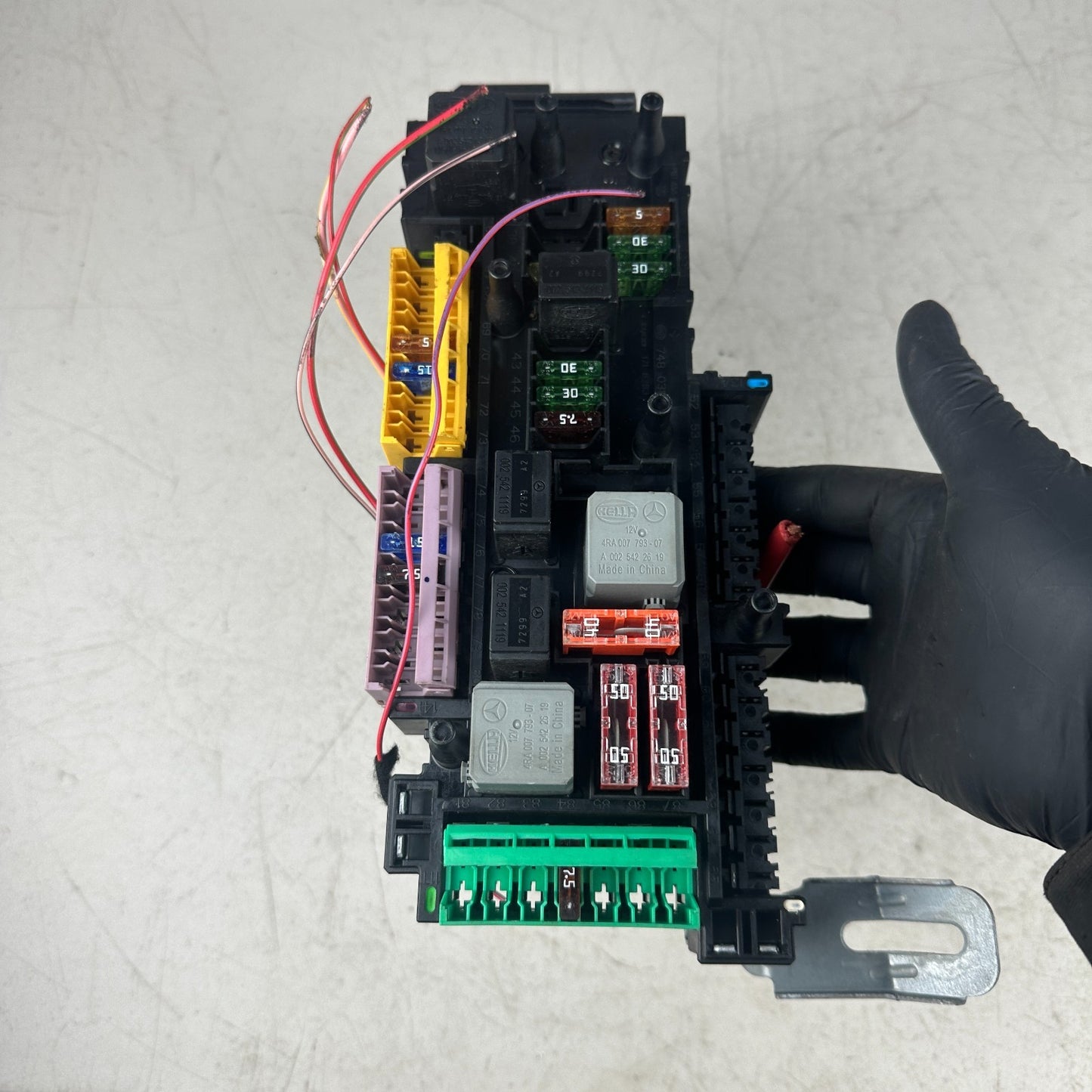 2008-2011 MERCEDES W204 C300 C350 REAR FUSE BOX RELAY MODULE 2045458201 OEM
