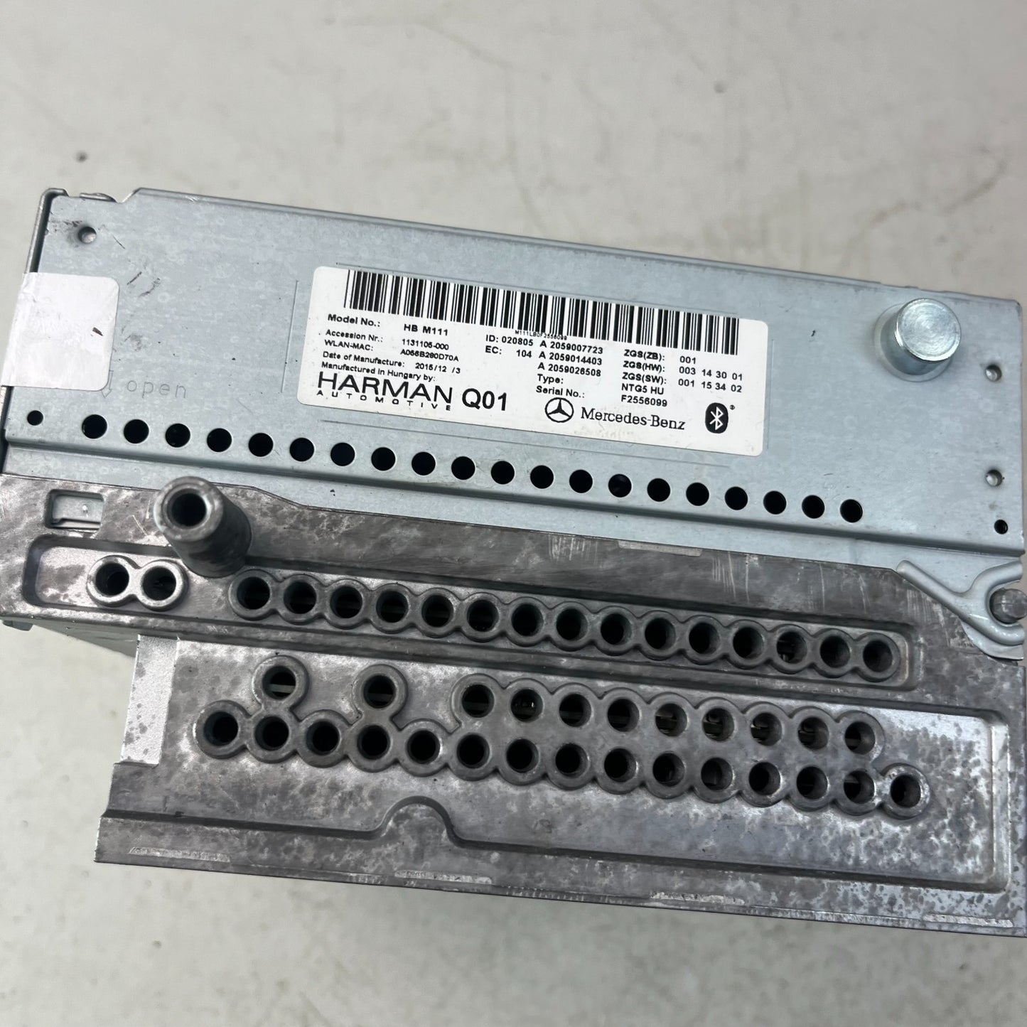 2015-2018 MERCEDES W205 C300 NAV RADIO CD PLAYER STEREO HEAD UNIT A2059007723