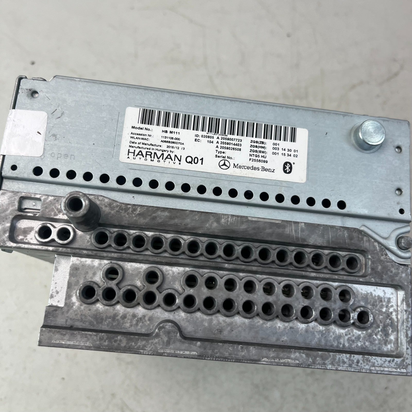 2015-2018 MERCEDES W205 C300 NAV RADIO CD PLAYER STEREO HEAD UNIT A2059007723
