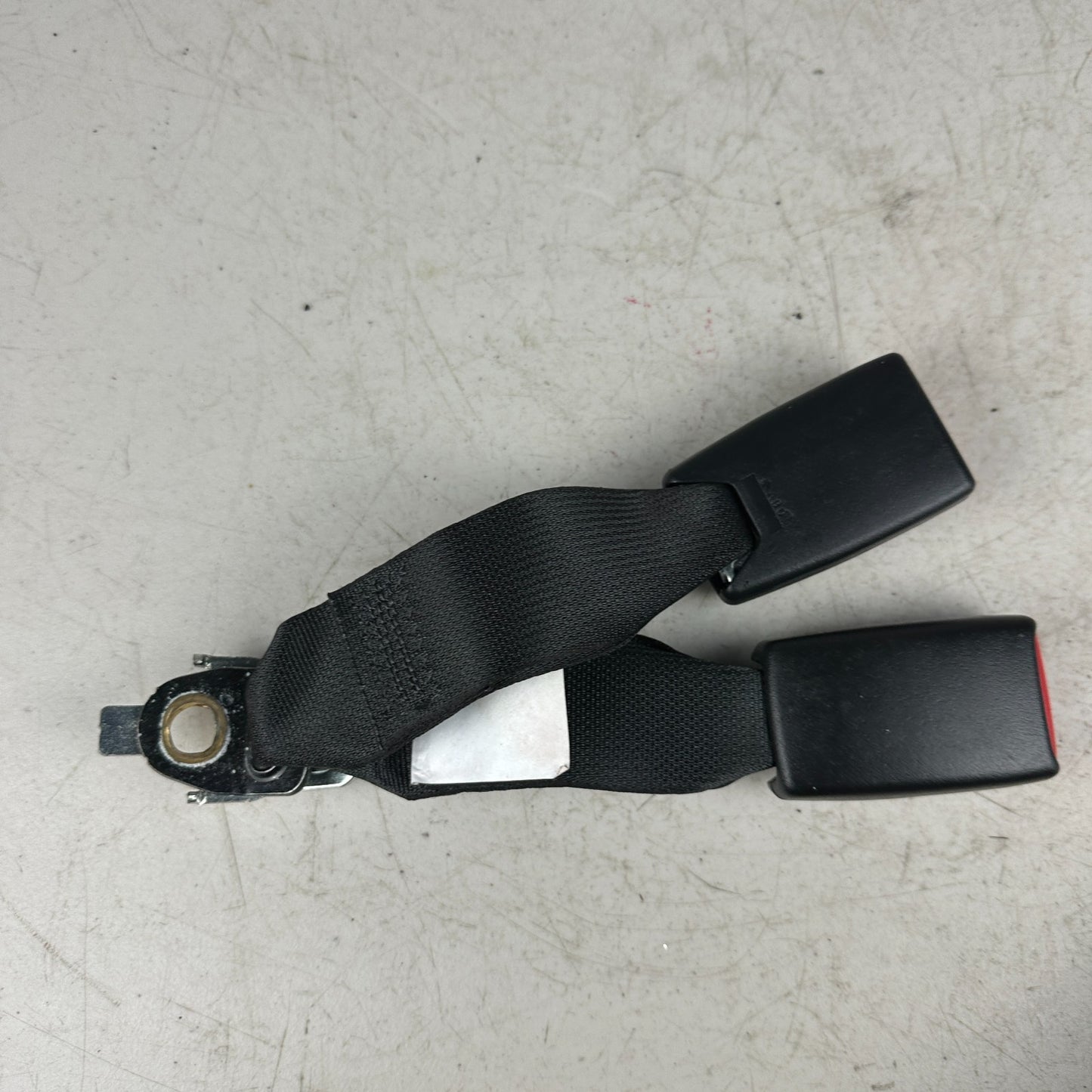 2015-2023 DODGE CHALLENGER REAR CENTER MIDDLE SEAT BELT SEATBELT BUCKLE RECEIVER