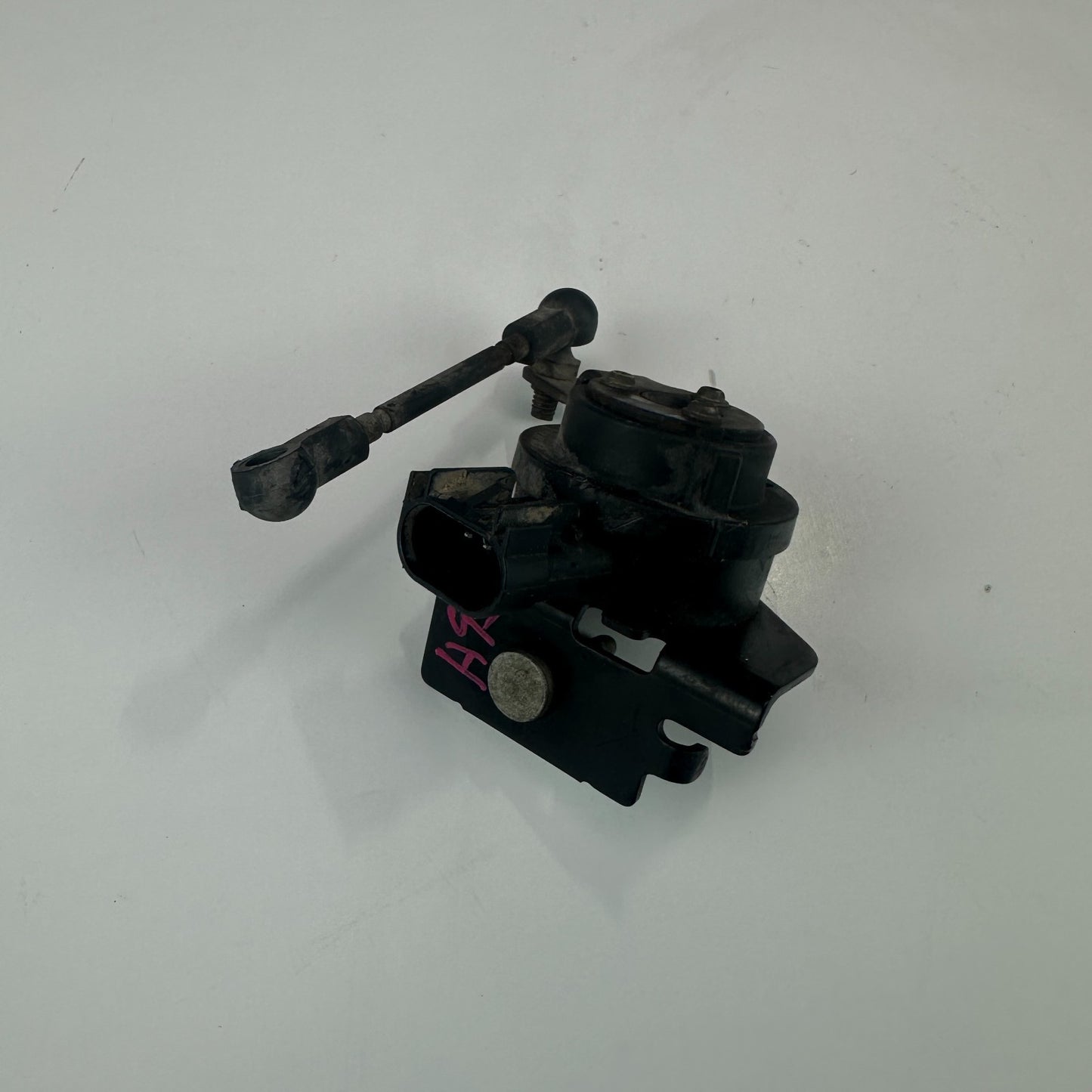 14-19 CHEVROLET CORVETTE C7 FRONT LEFT SIDE HEADLIGHT LEVEL POSITION SENSOR OEM